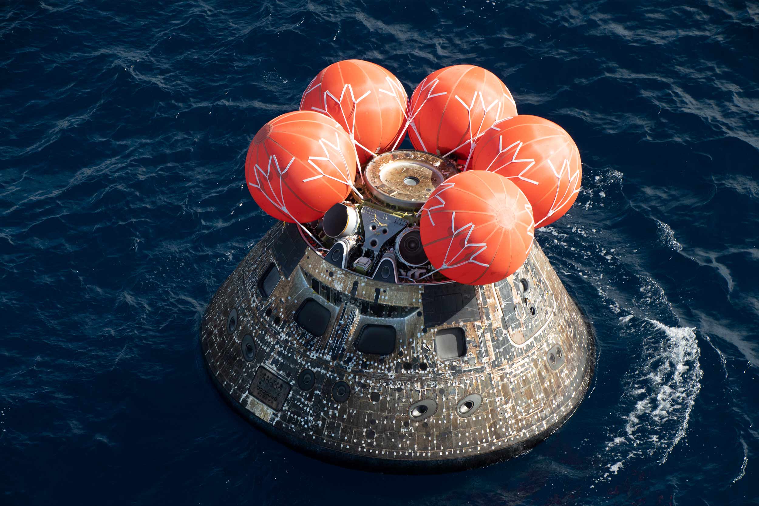 The Artemis capsule landing in water