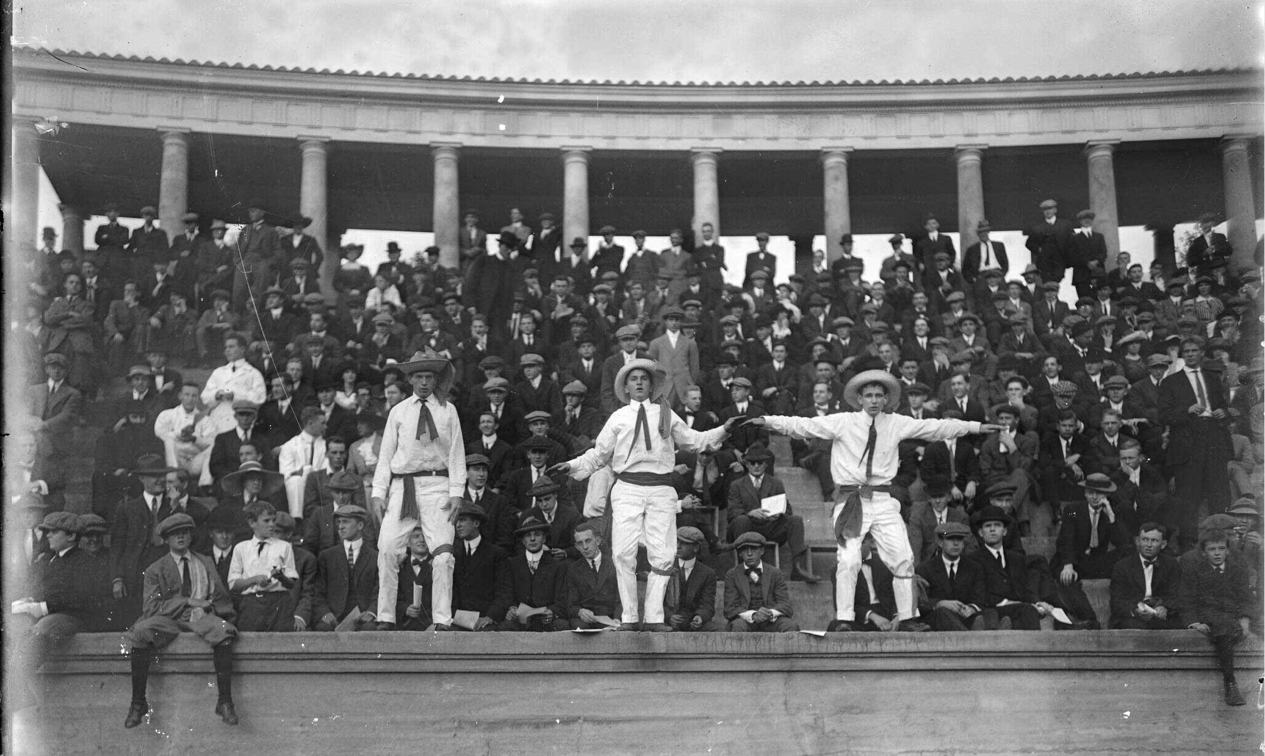 Holsinger image of a crowd at UVA