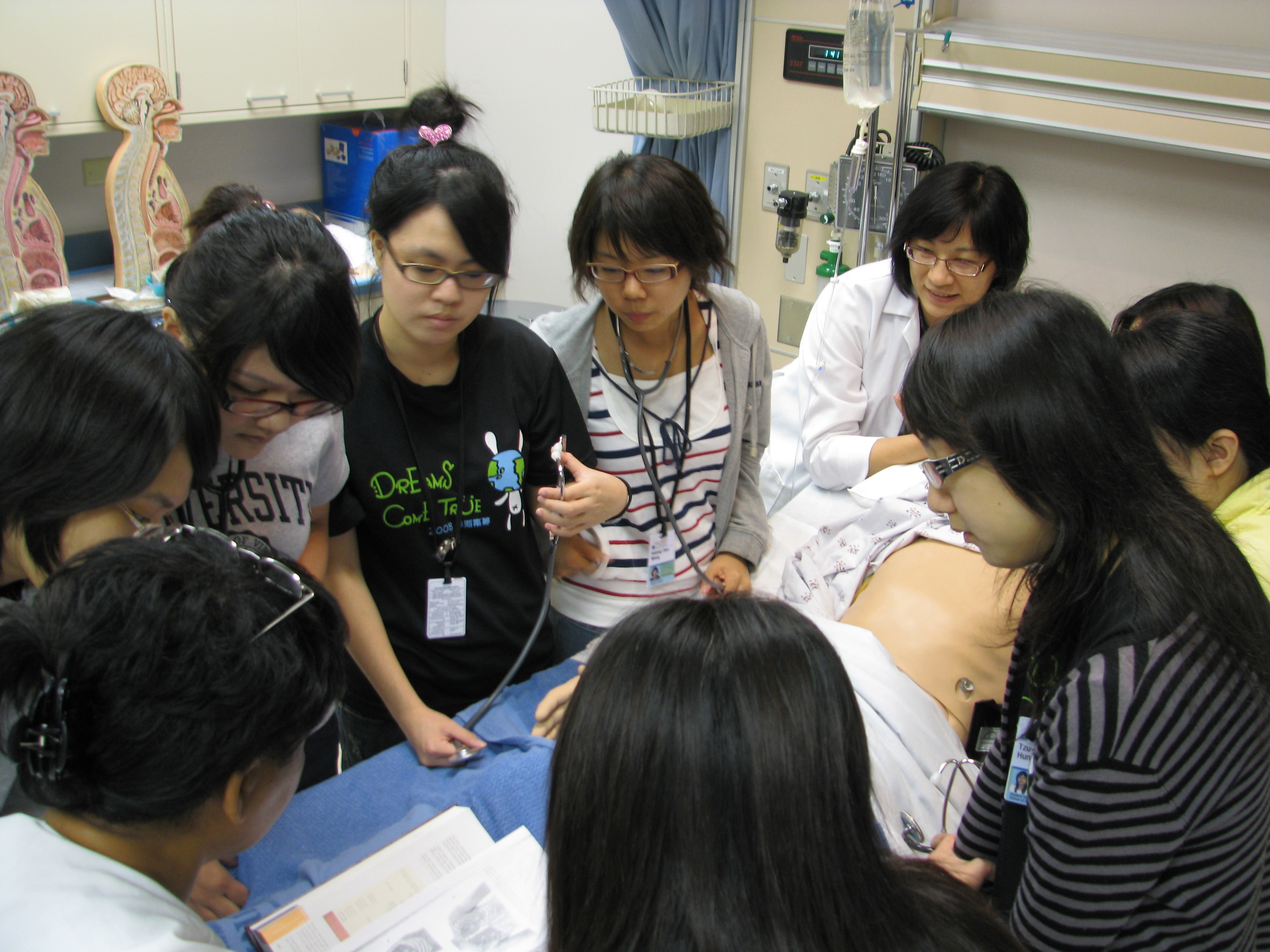 Taiwanese students in a simulator clinic observing a patient
