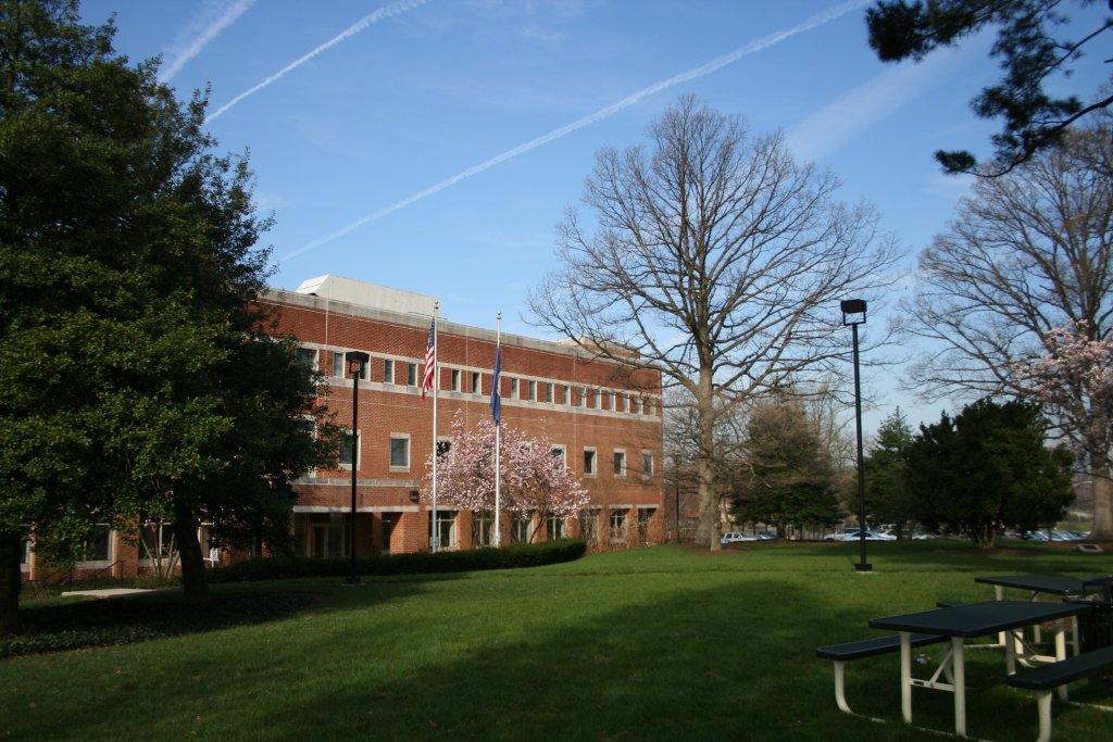 UVA's Brick Northern Virginia Center