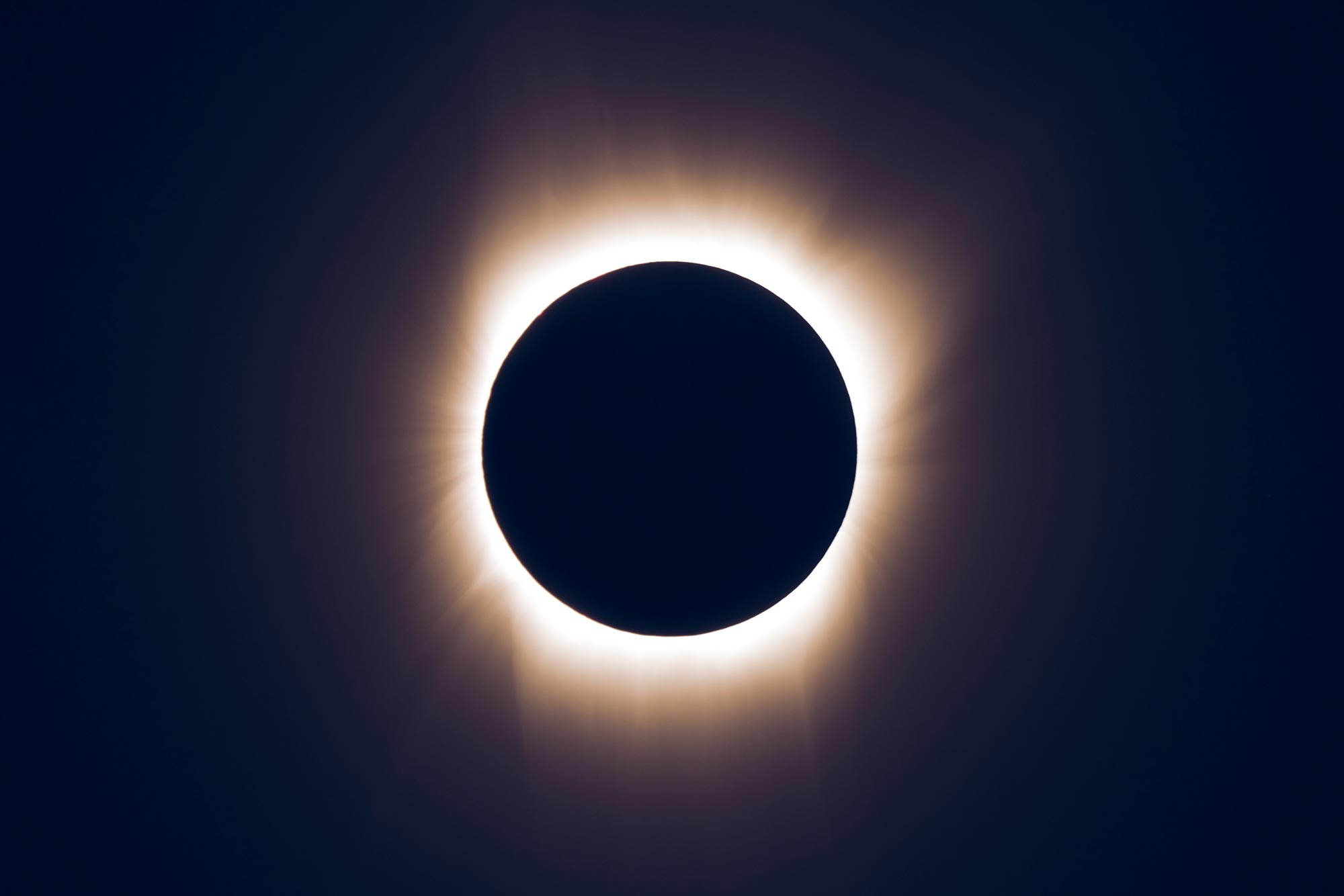 A total solar eclipse with the sun shining out around the moon