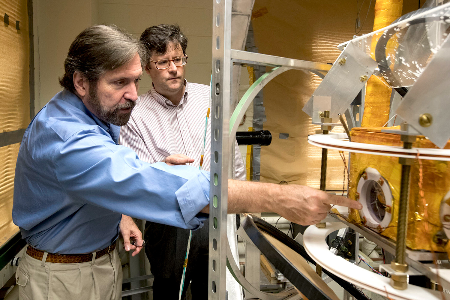 Gordon Cates and Wilson Miller with the unique imaging apparatus they built in their lab.