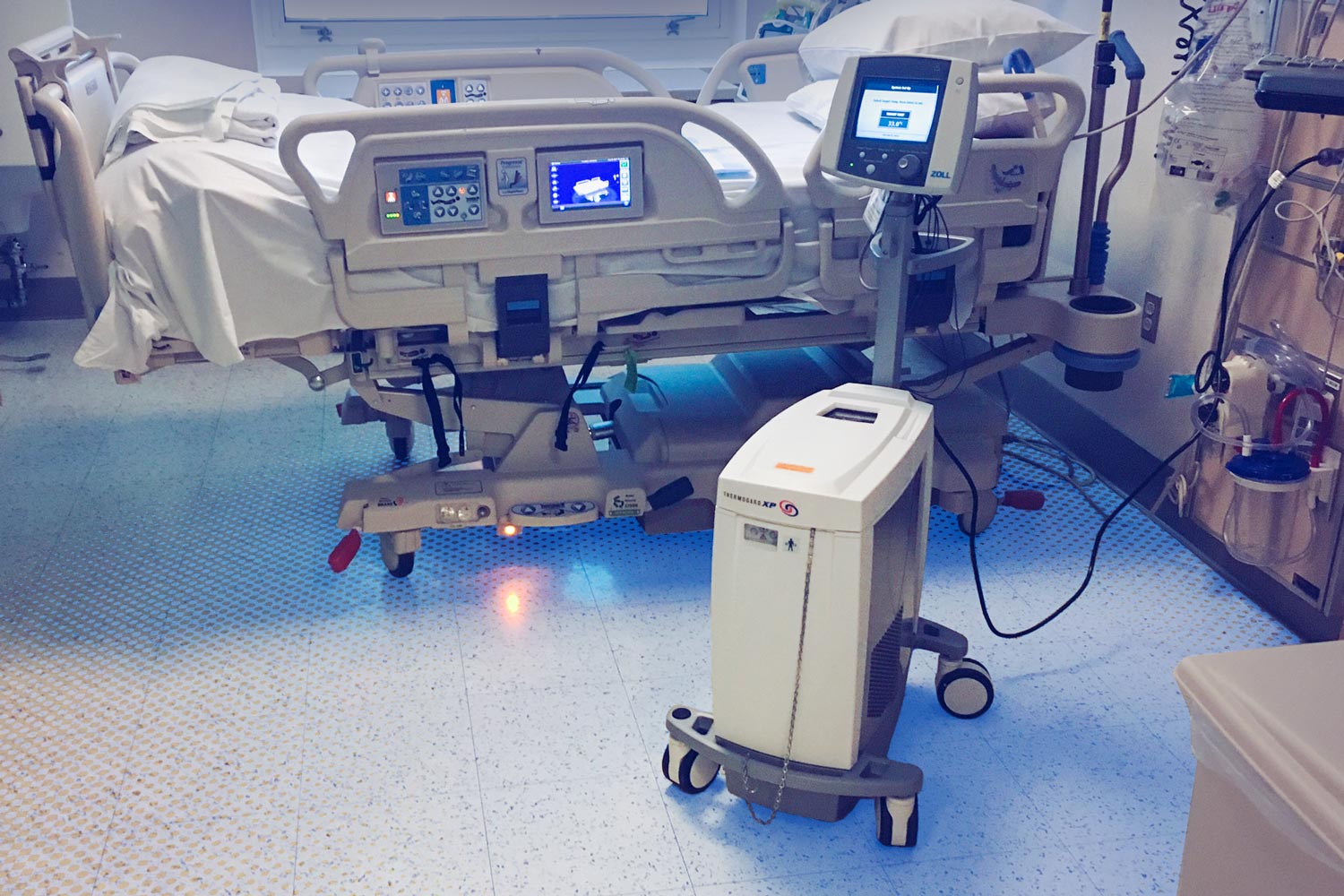 The cooling console in a patient room