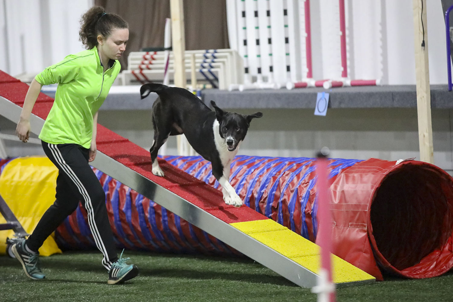 Riley running down a ramp with Kira Baugh running next to her