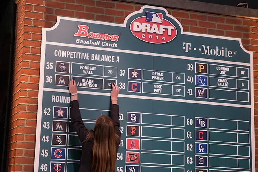 Alvarez placed players’ names on the board as they were drafted