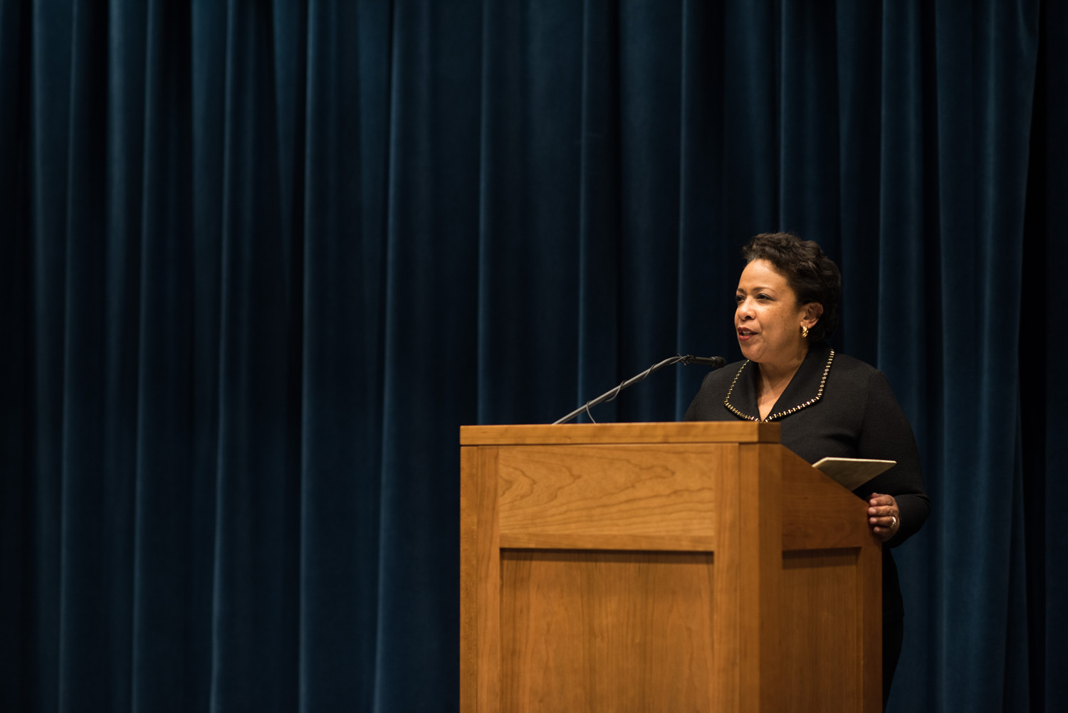 Former Attorney General Loretta Lynch, this year’s recipient of the Thomas Jefferson Foundation Medal in Law, spoke Thursday at the Law School. (Photo by Jesus Pino) 