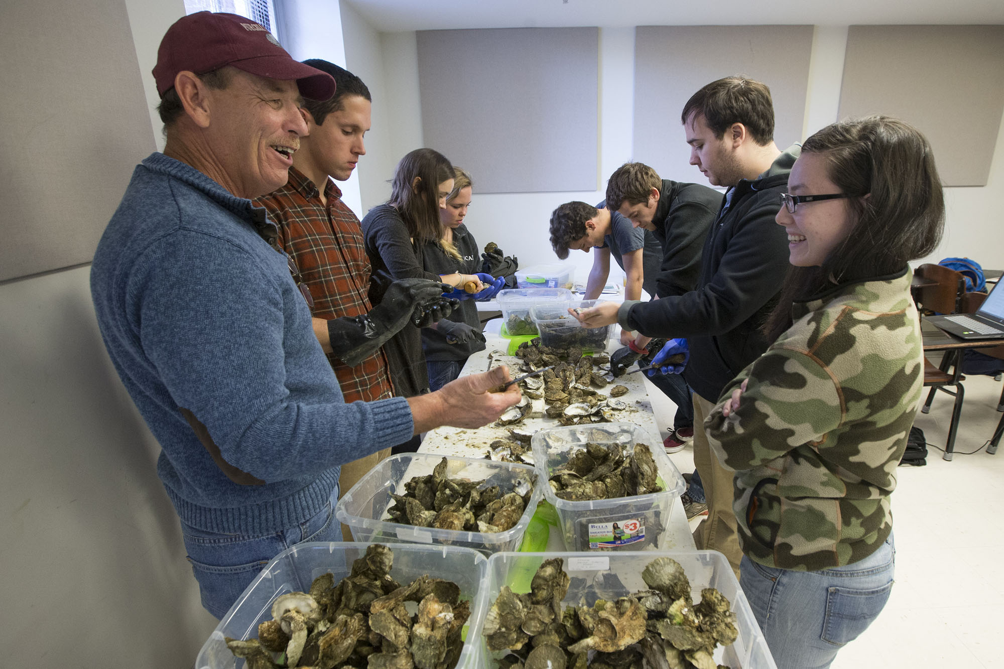 Waterman Philip Shahan discusses oysters with student Kristen Eppard.