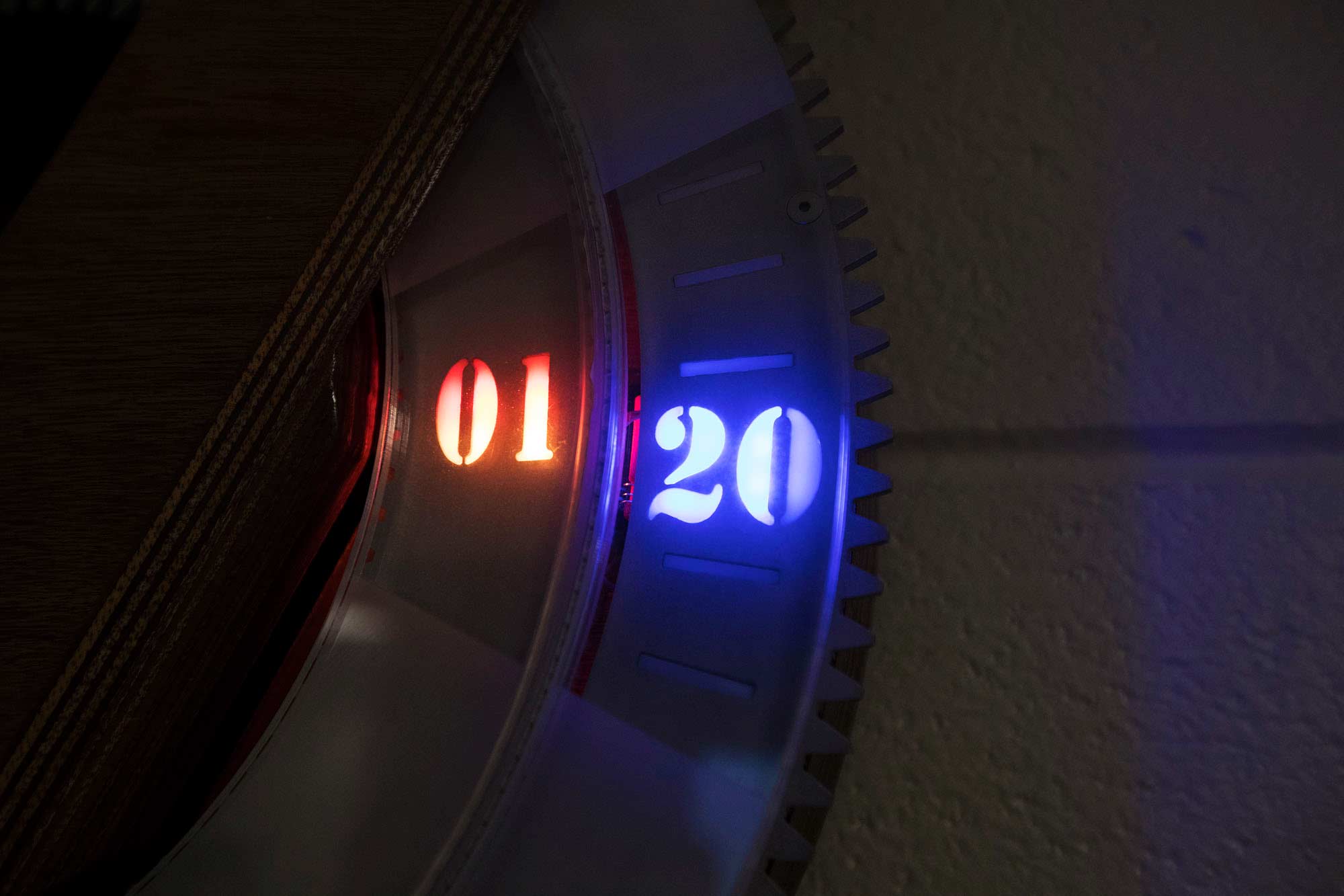 Close up of the clock displaying the time 1:20.