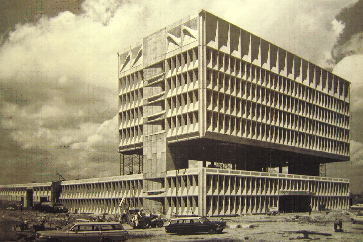 Breuer later designed and built the Pirelli Tire Company headquarters, which shared many similarities with his design for UVA. (Source: Imgur) 