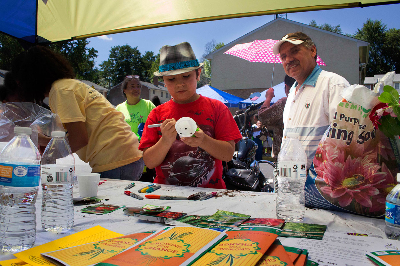 Residents gathered at Westhaven’s Community Day to learn more about gardening and the Growing for CHANGE project. (Photo courtesy of Shantell Bingham)