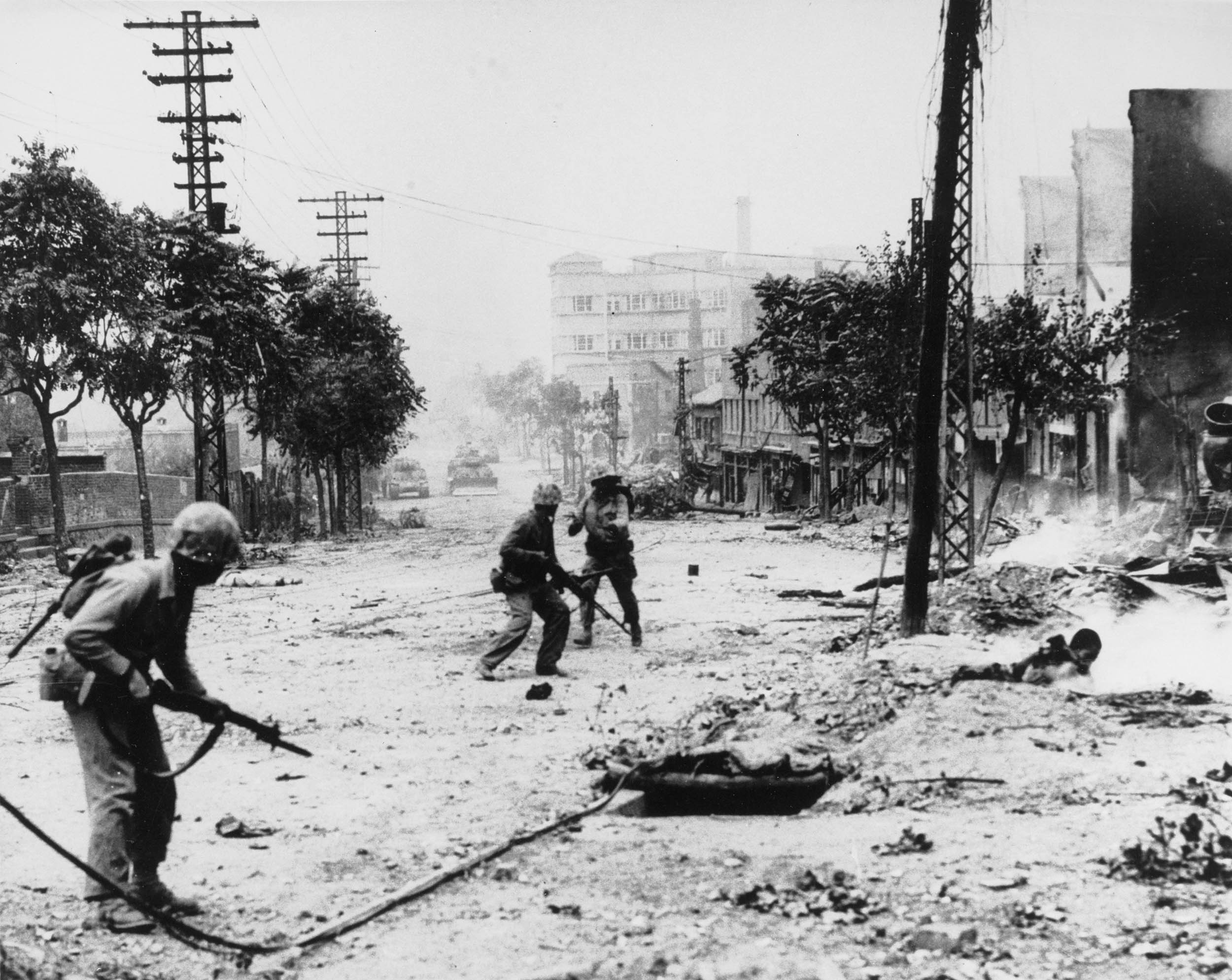 American Soldiers in the demolished streets of Seoul, South Korea