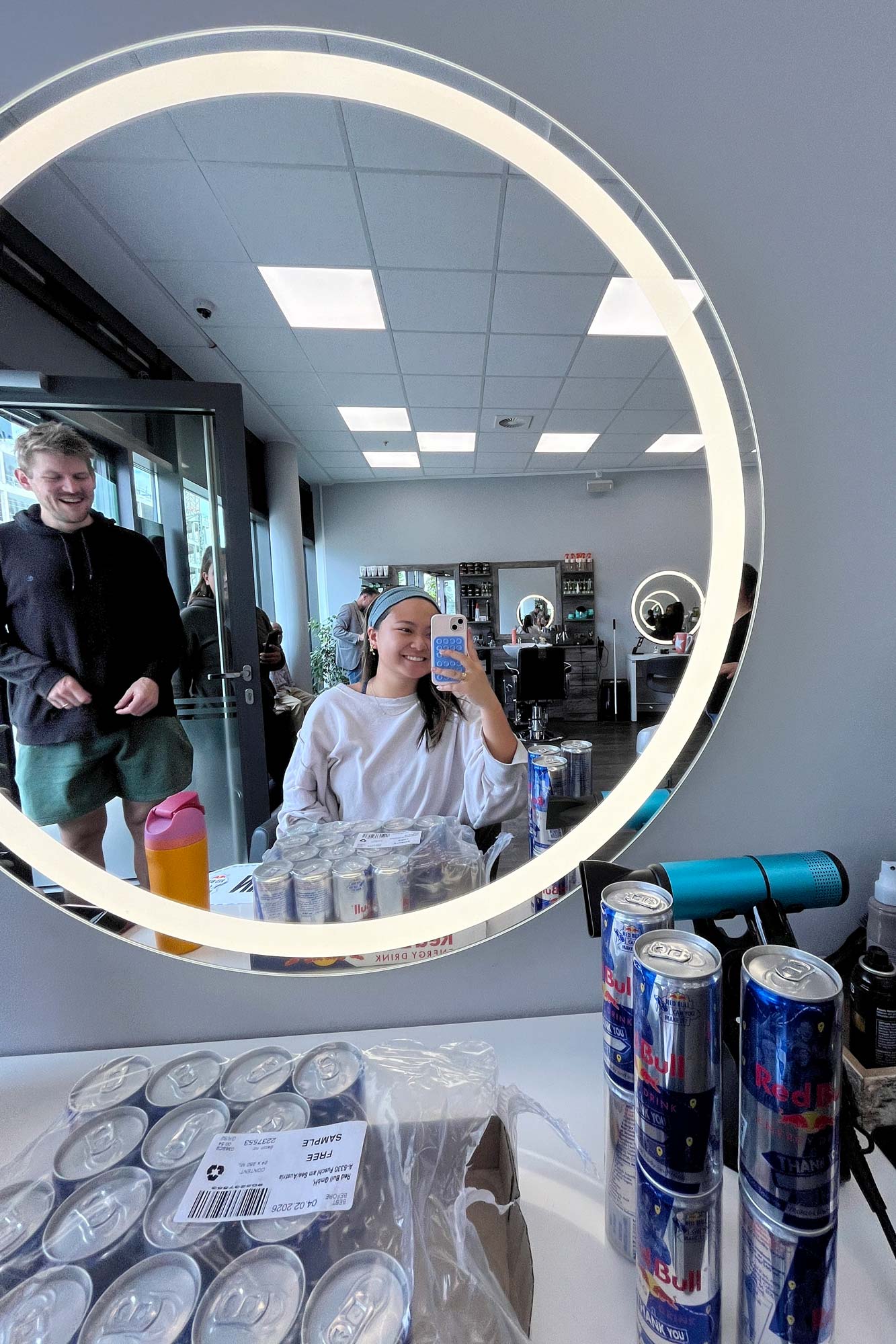 Khuyen mirror selfie during makeover