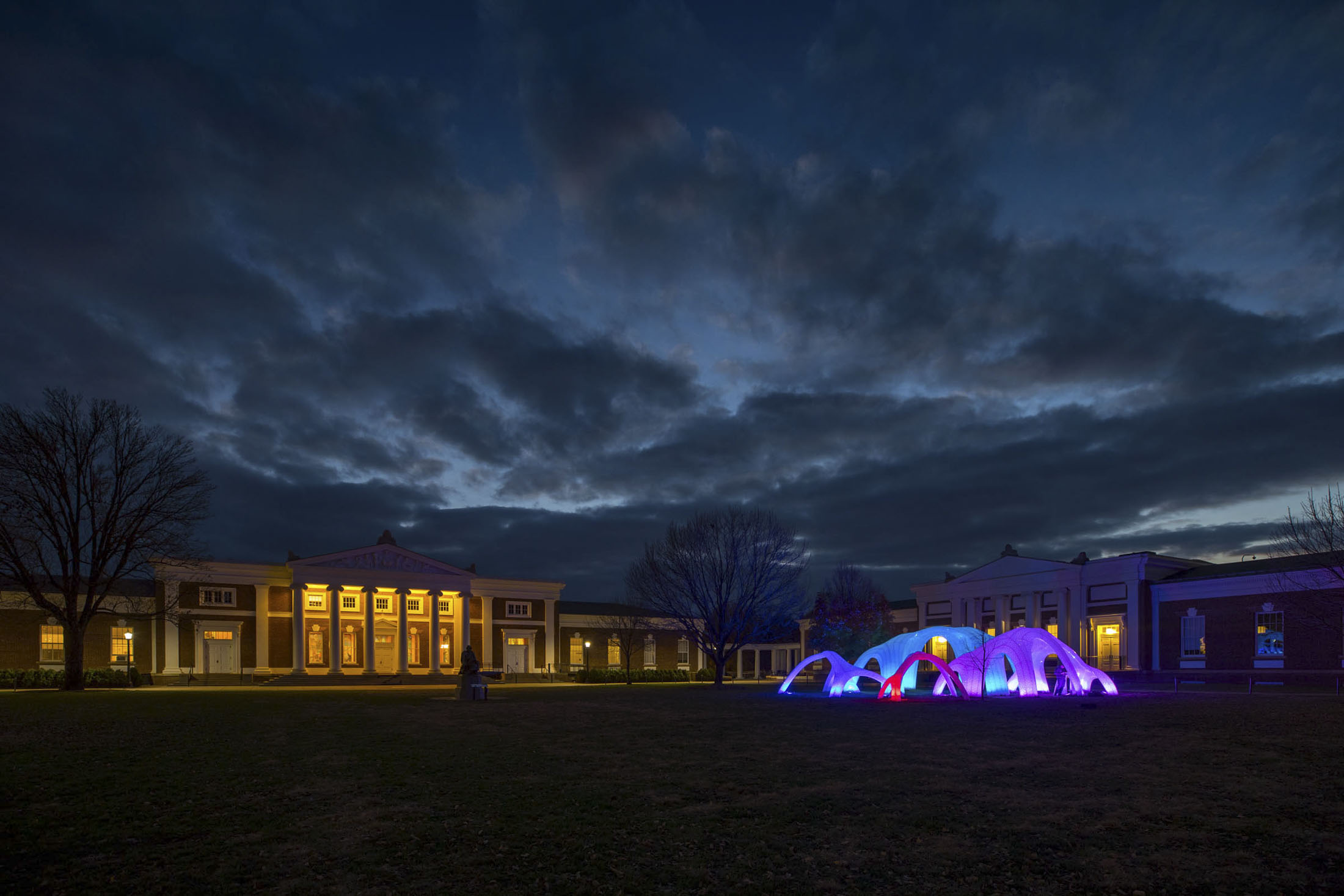 Arched sculpture illuminated with various colors 