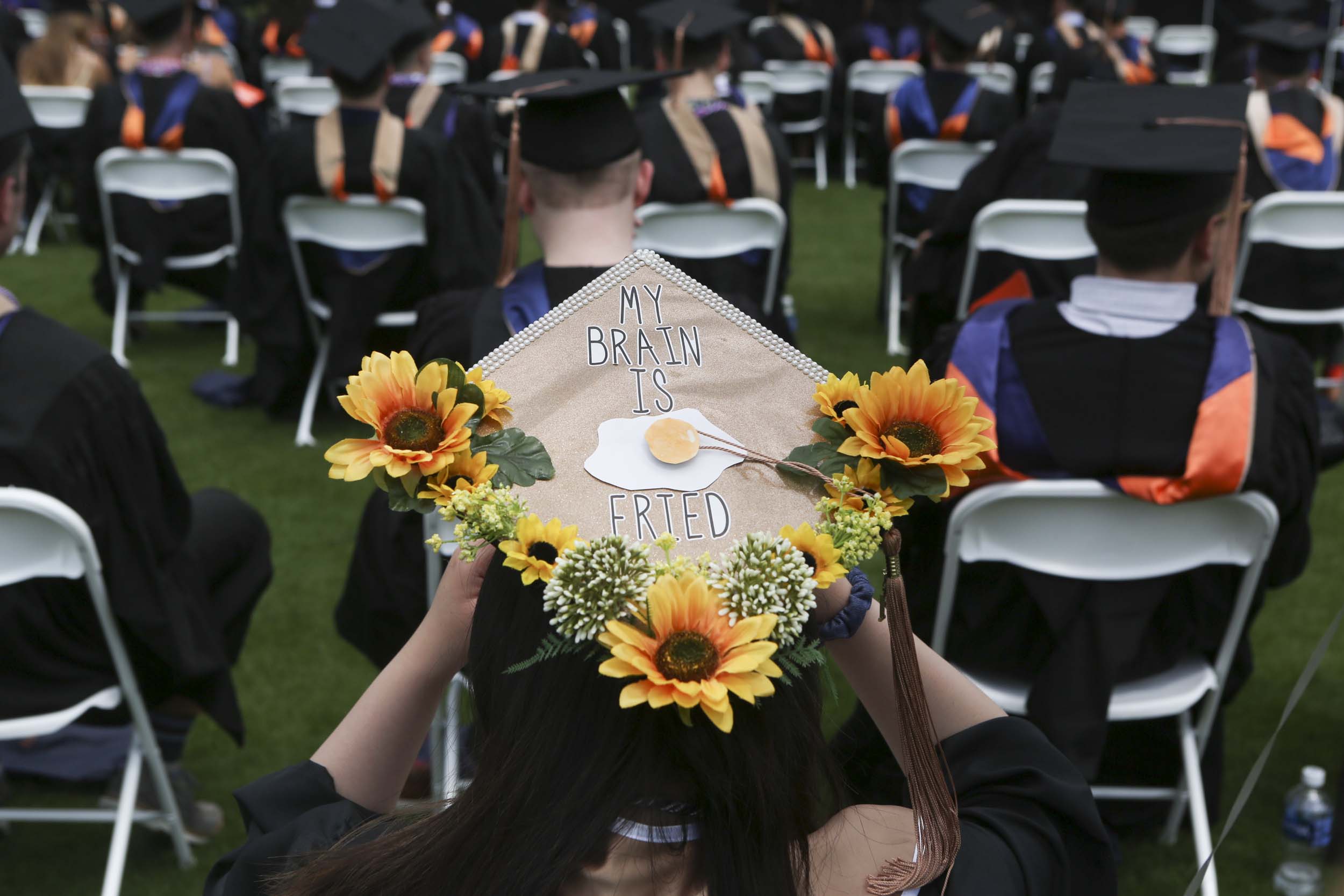Graduation cap that reads: My brain is fried (with a friend egg illustration)