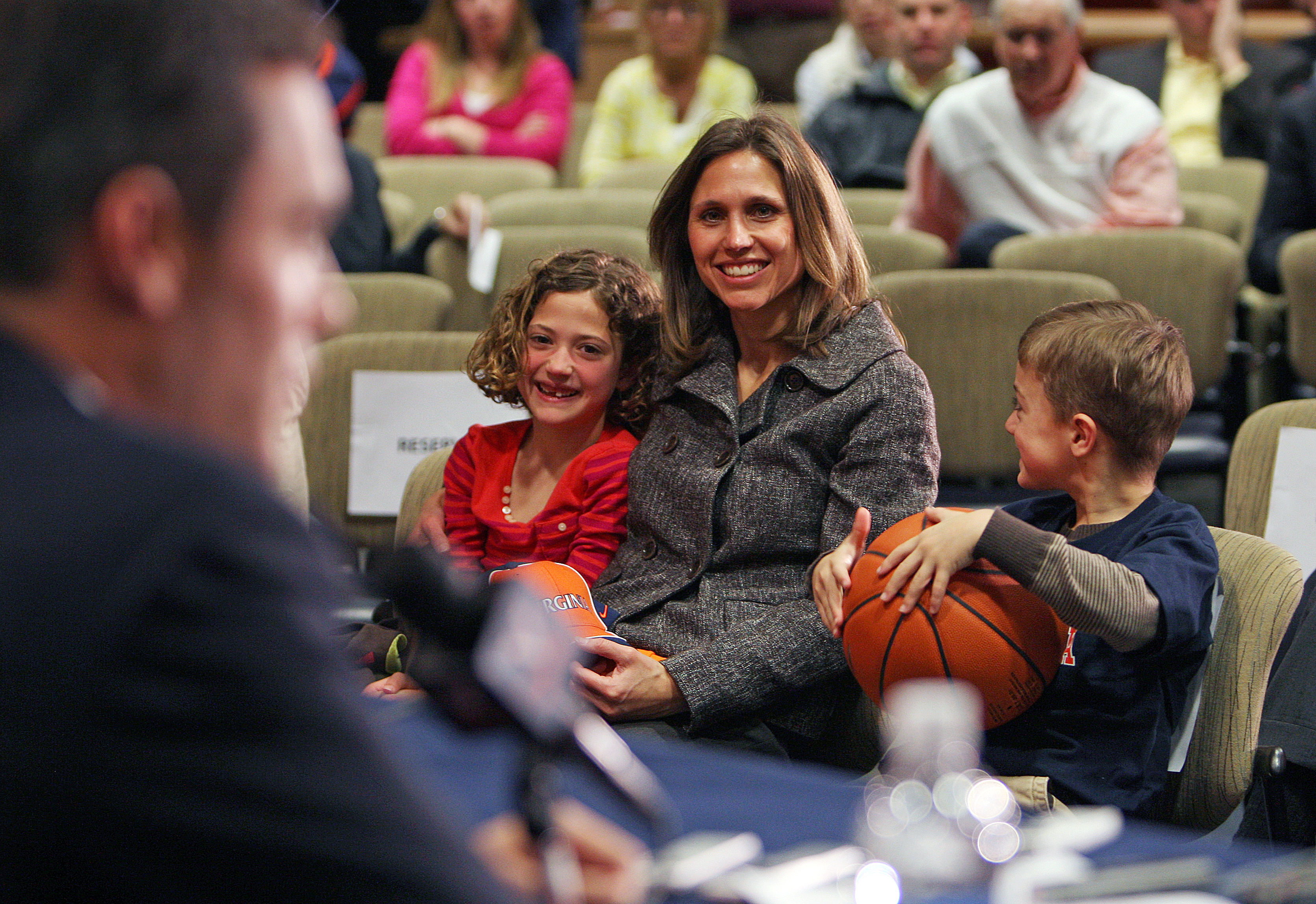 Tony Bennett's family looks at him proudly as he speaks in a panel