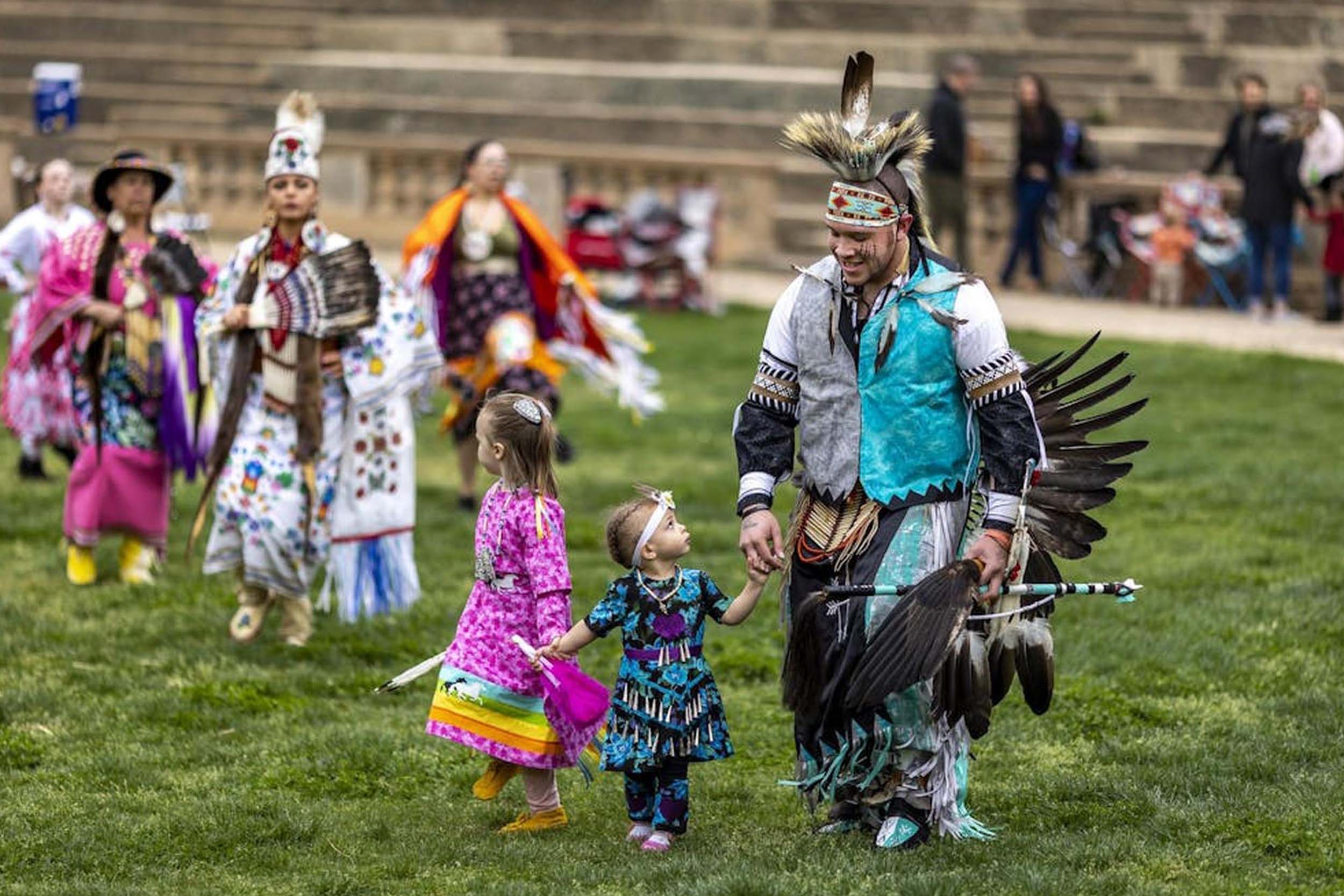 Q&A: Τι μπορείτε να περιμένετε στο powwow on Grounds αυτού του Σαββατοκύριακου;