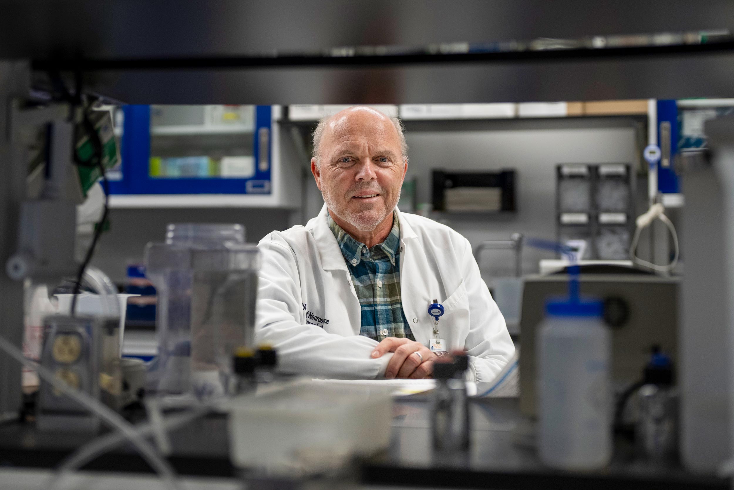 portrait of Harald Sontheimer posing in a laboratory