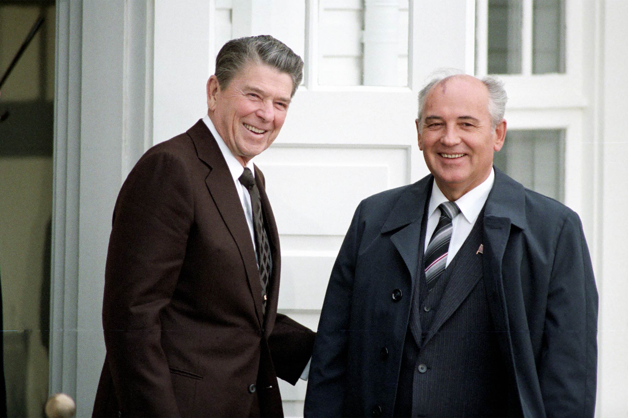 Gorbachev ‘Revolutionized the Country,’ Drawing Praise From Outside