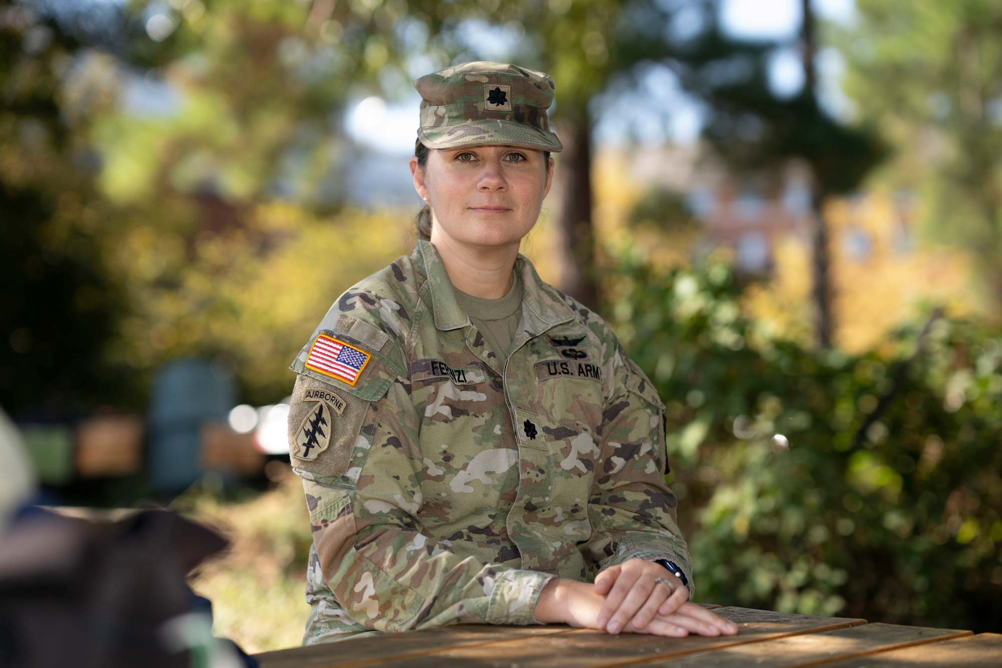 La primera mujer comandante del ROTC se hace cargo del Batallón de Caballeros