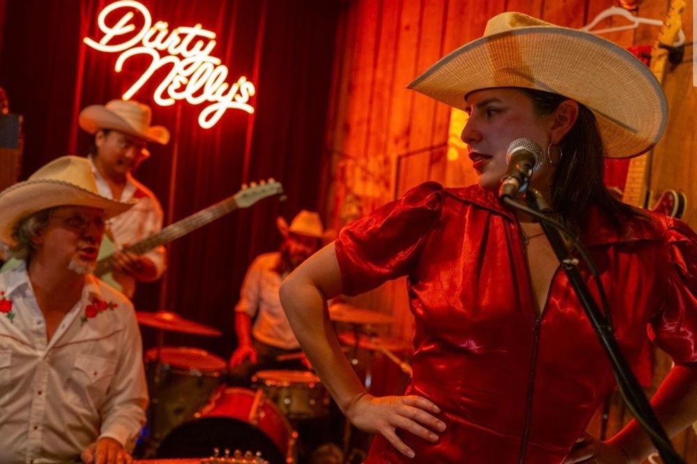 Ramona & the Holy Smokes regularly bring their blend of bluegrass and Americana to the stage at Dürty Nelly’s Pub. 