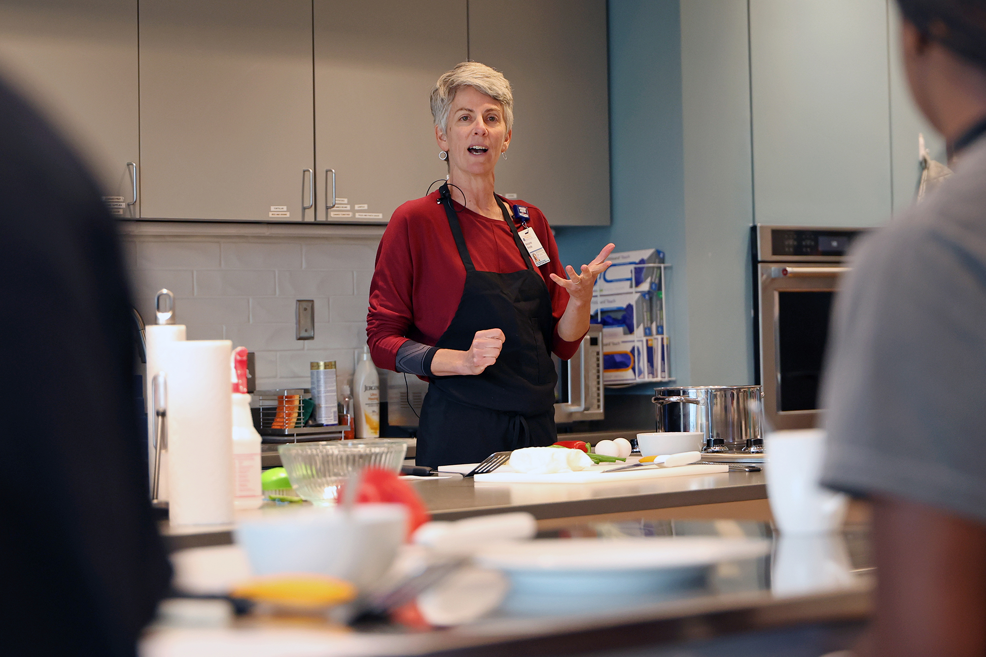 Melanie Brede teaching students how to make fried rice at the UVA teaching kitchen