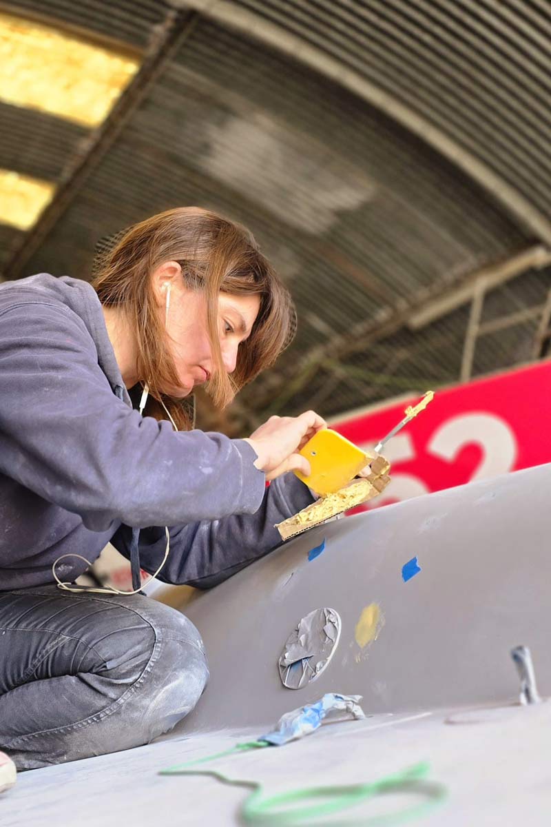 Ambre Hasson restoring her boat