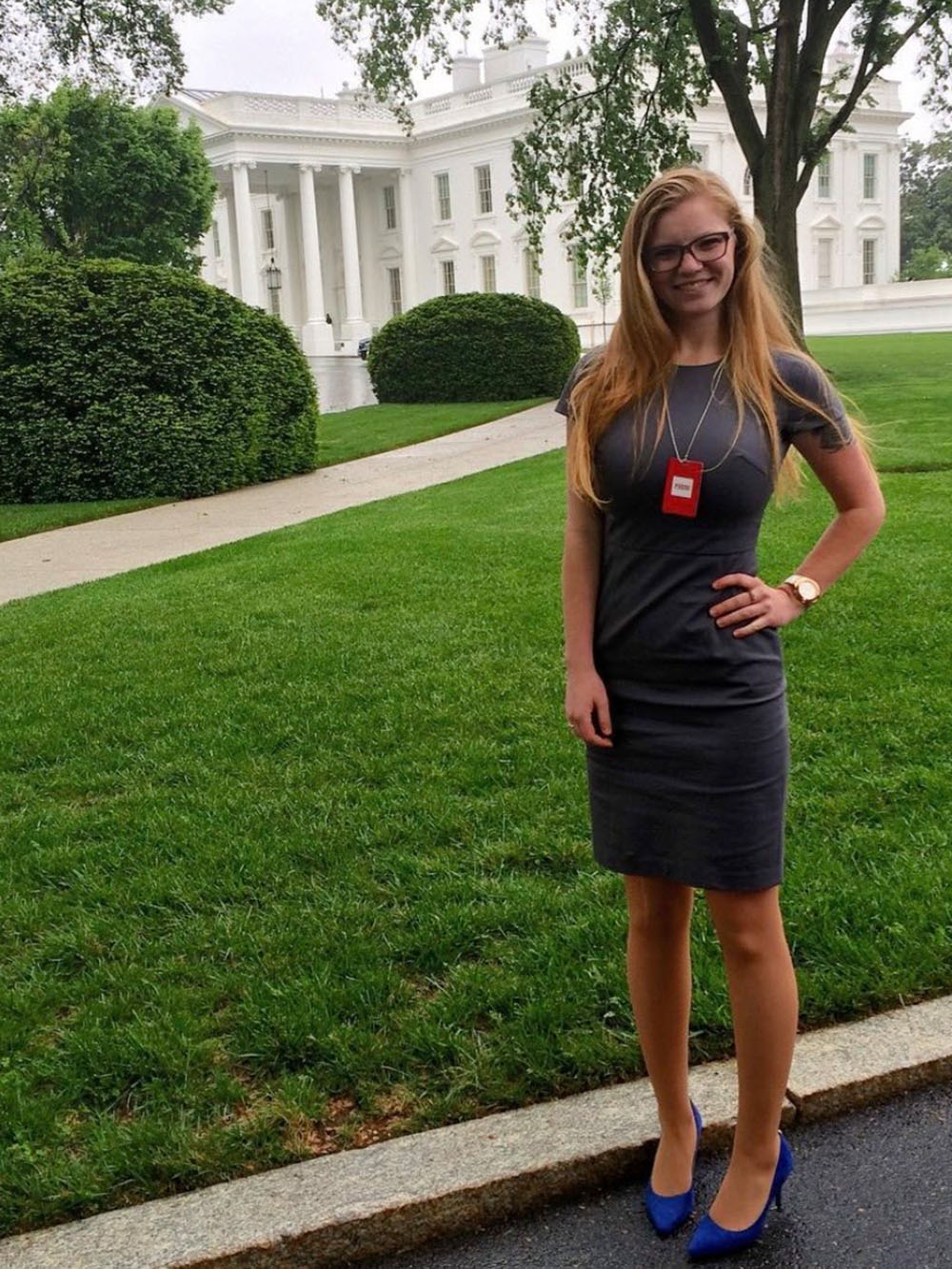 Sarah King poses in front of the White House.