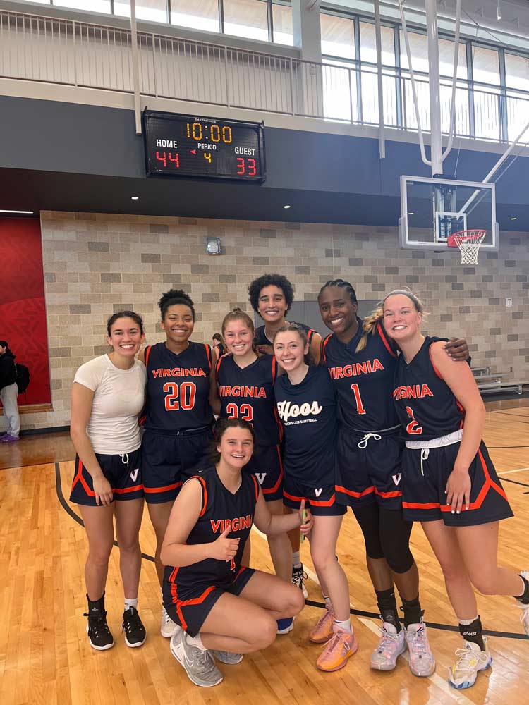Unoma Aguolu poses with members of a basketball team