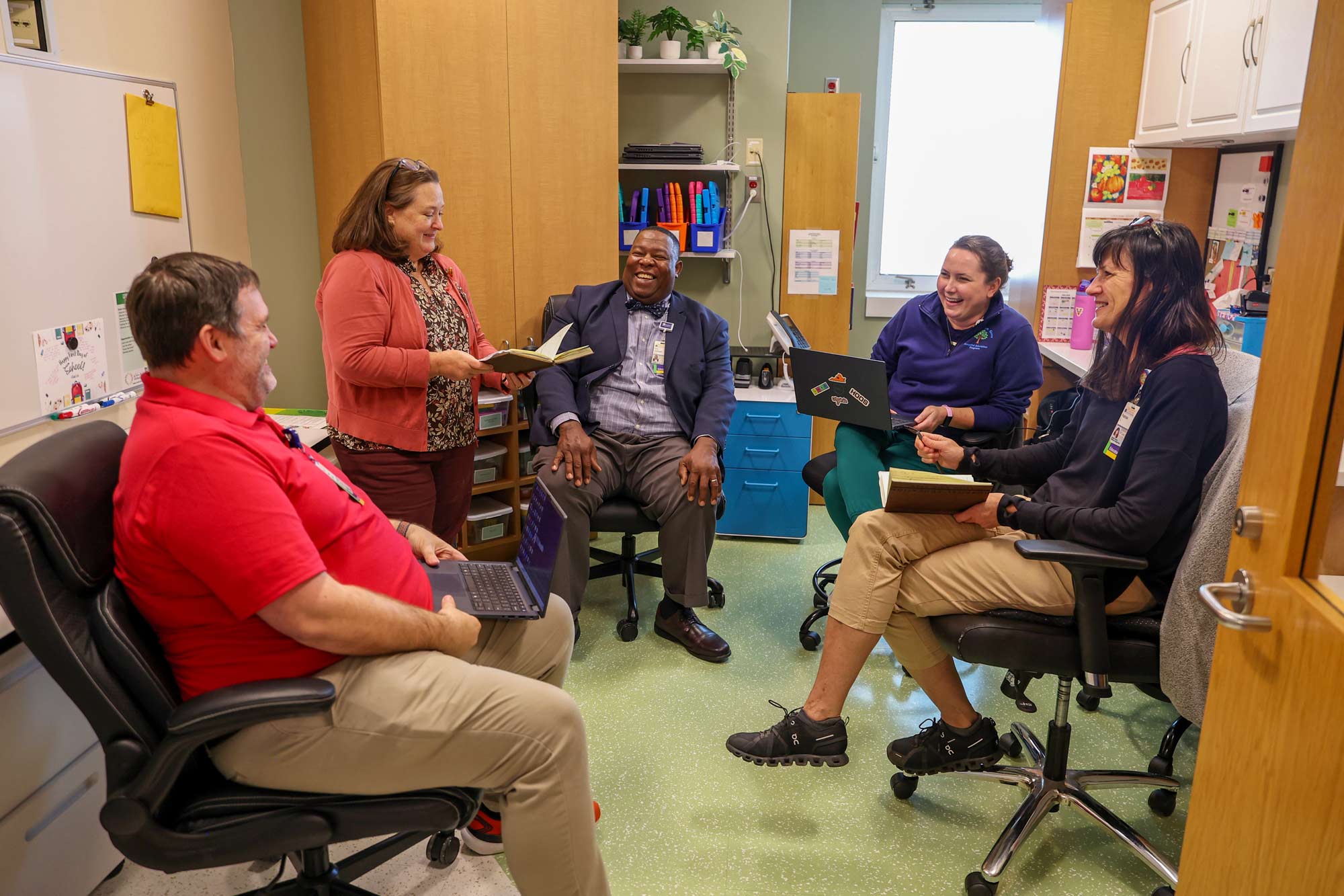 Johnson meeting with colleagues in a teacher work area at UVA Health Children’s