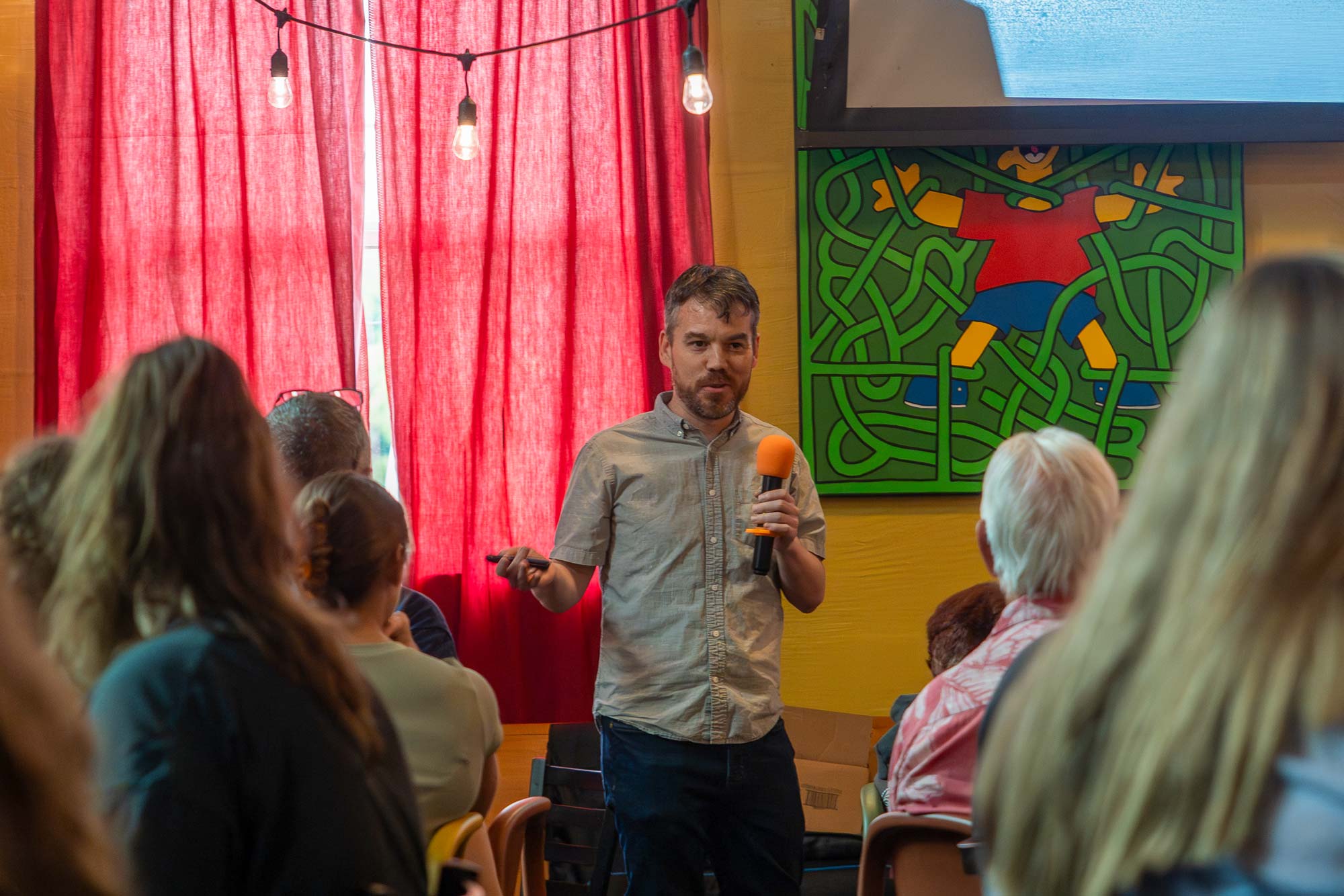 Shane Davis discussing Black Holes during ”Astronomy on Tap” at Firefly Restaurant & Game Room