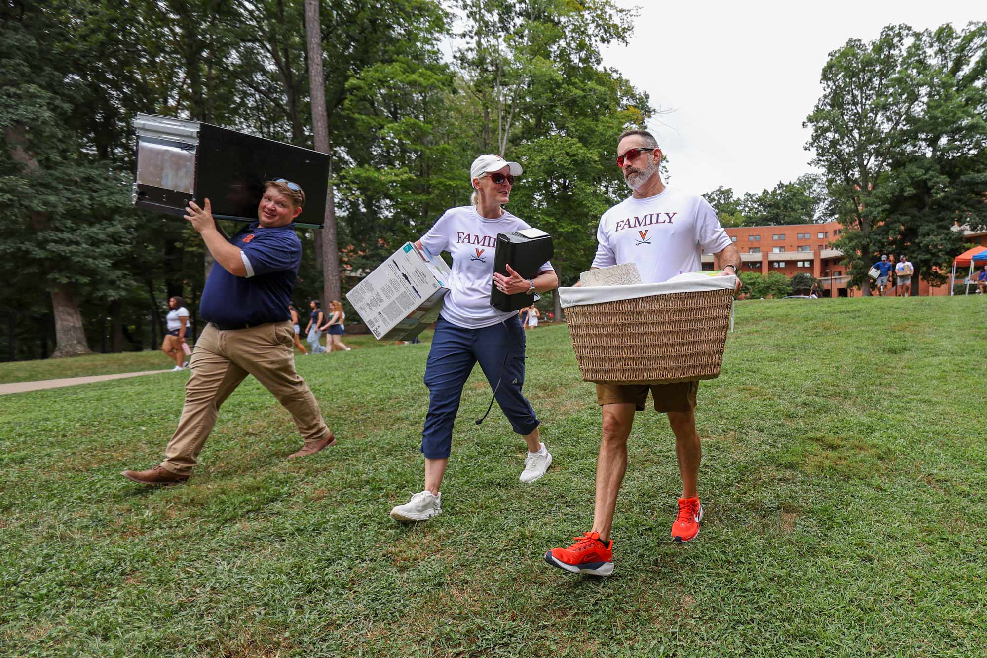 Jennifer “J.J.” Wagner Davis and baseball coach Chris Pollard helping on move in weekend 2025