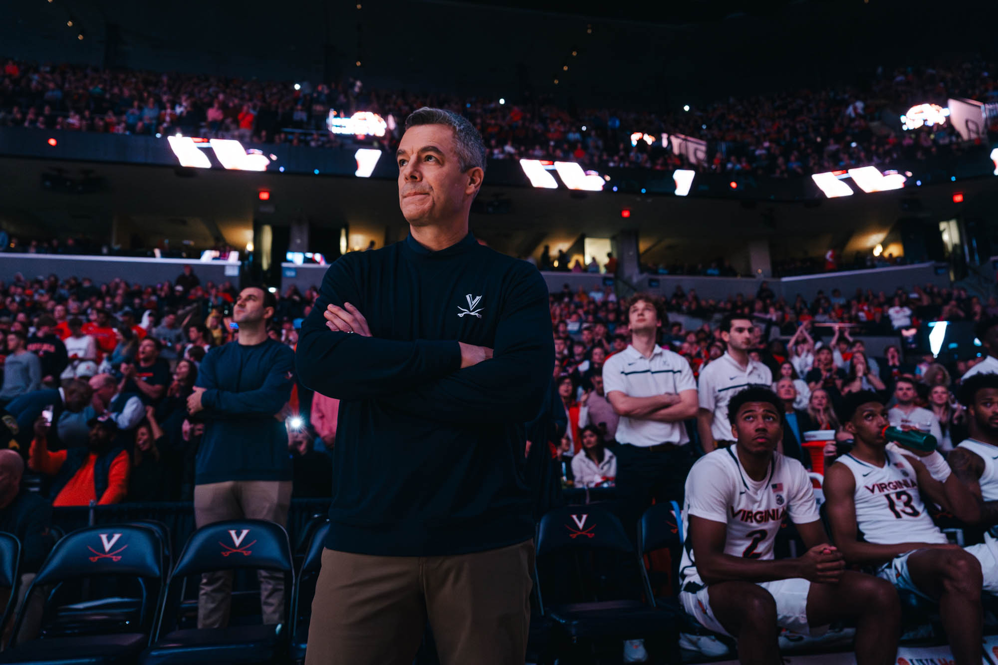 Tony Bennett observing the team playing