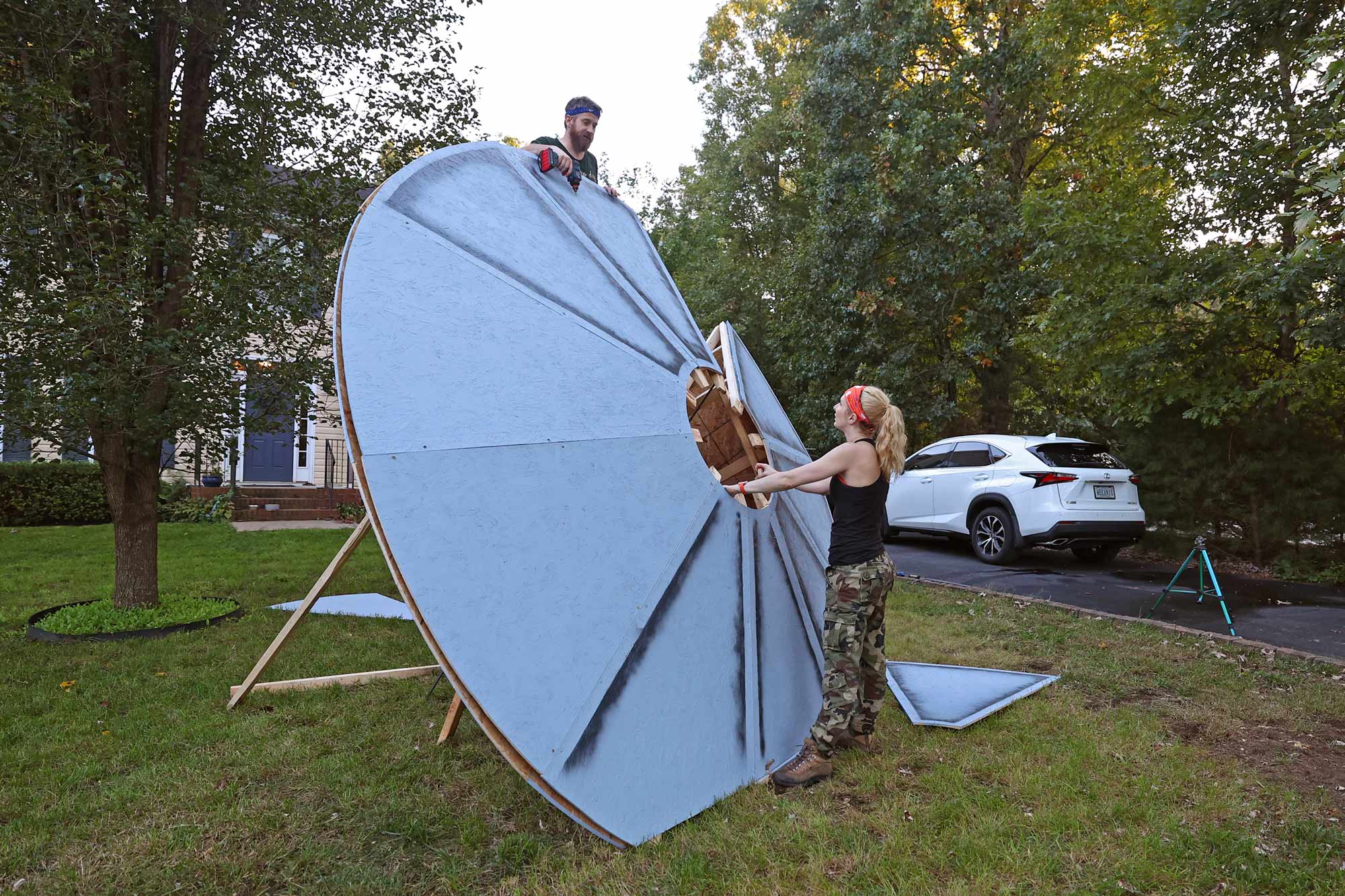 The Mingledorffs constructing a crashed UFO.