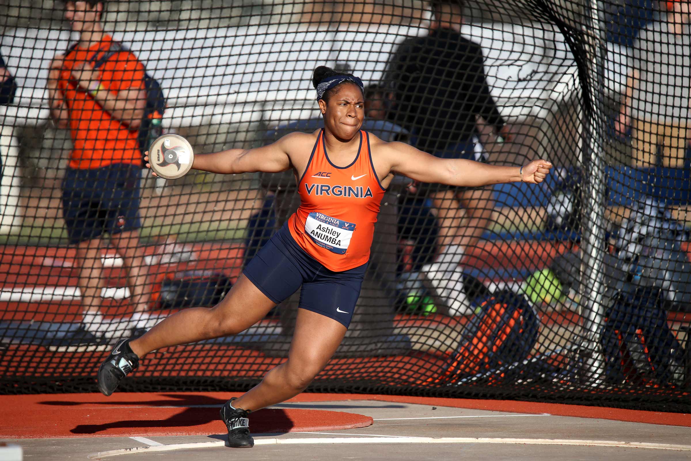 Anumba winding up a discus throw