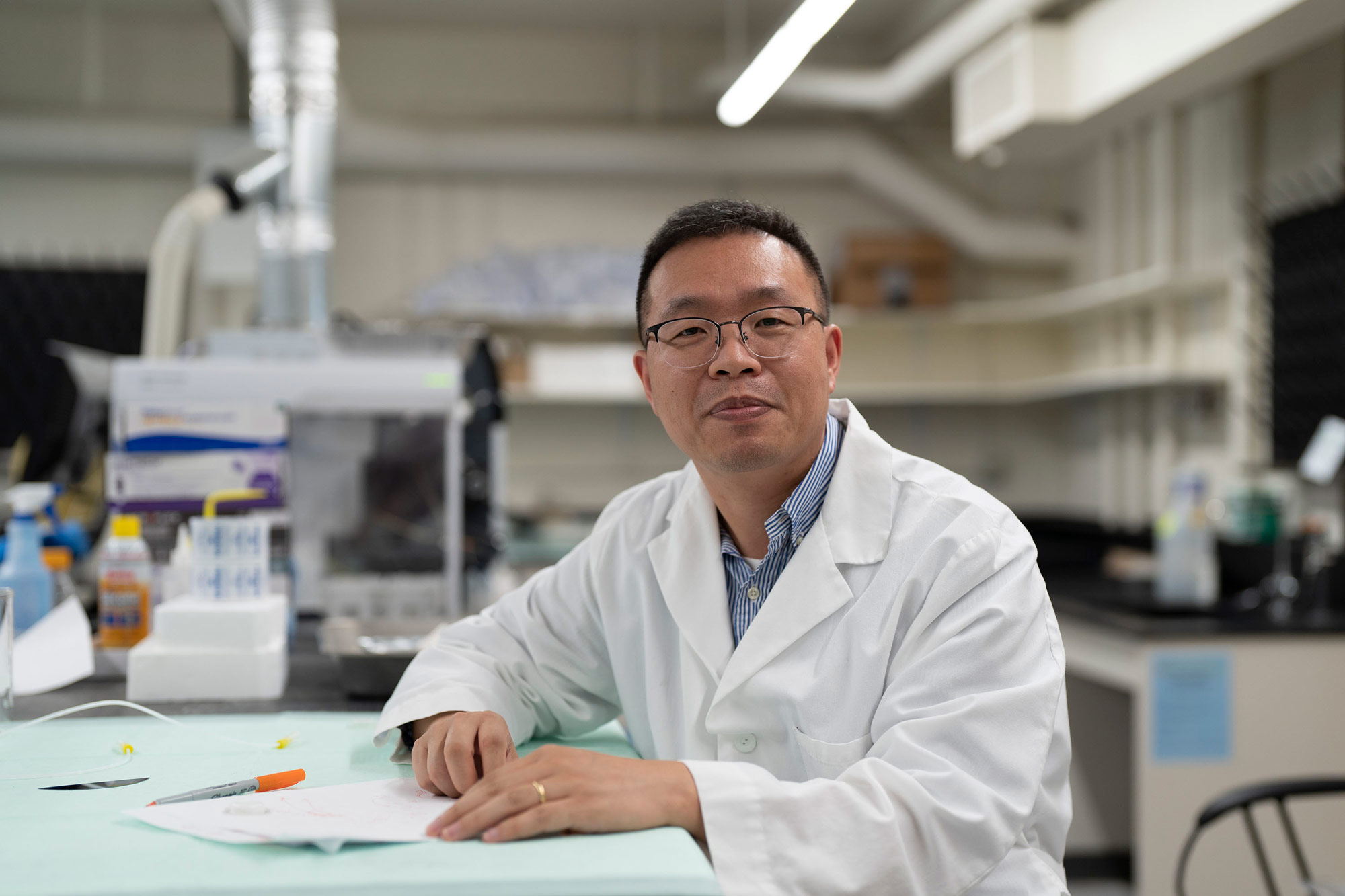 Portrait of Baoxing Xu in his lab