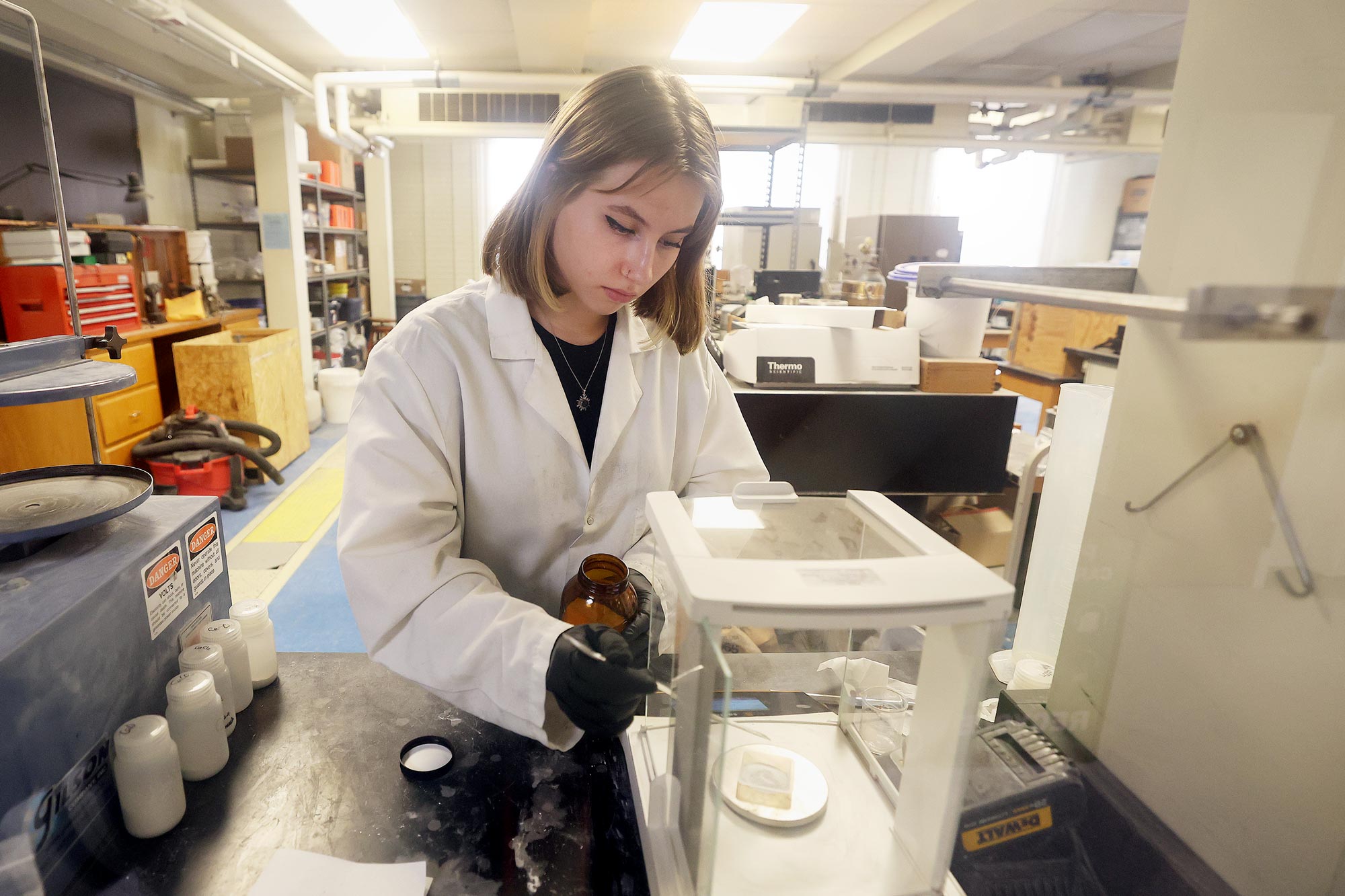 Nicole Zapertova working in a lab