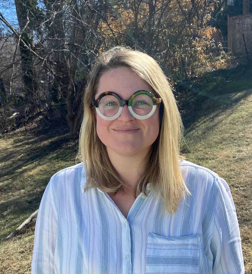 Headshot of Hannah Loeb