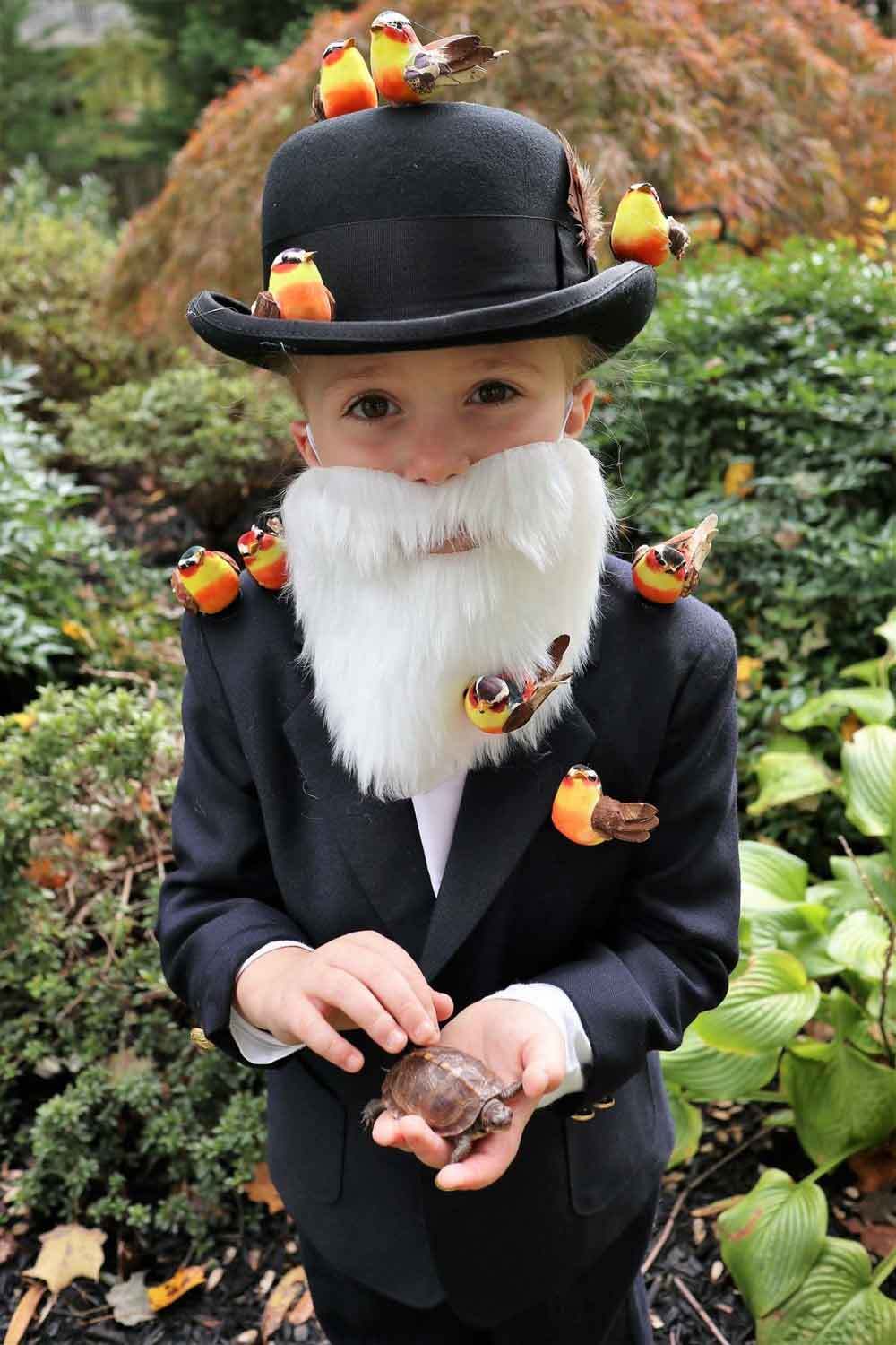 Pistun dressed up as Darwin