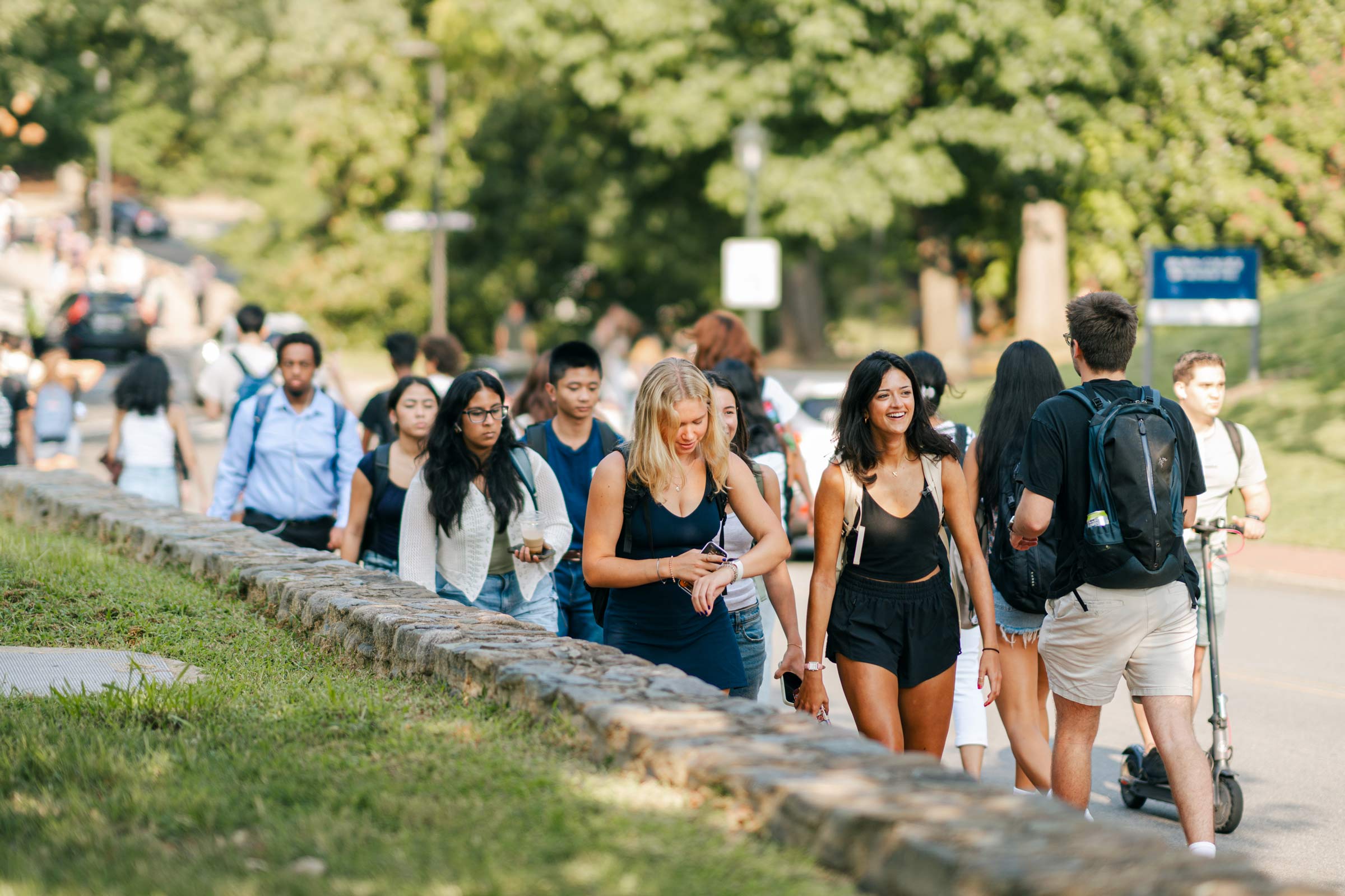 Portrait of the first day of classes with students walking to their classrooms.