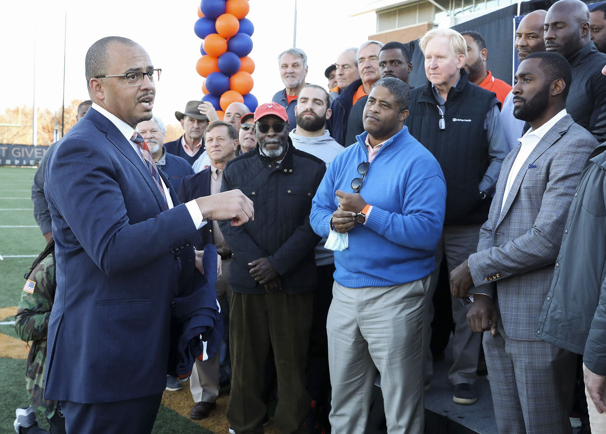 Elliott talking to a group of former players