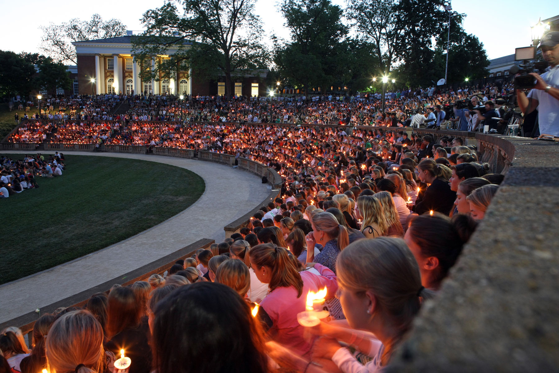 Students fill the UVA Amphitheater holding candles during a vigil