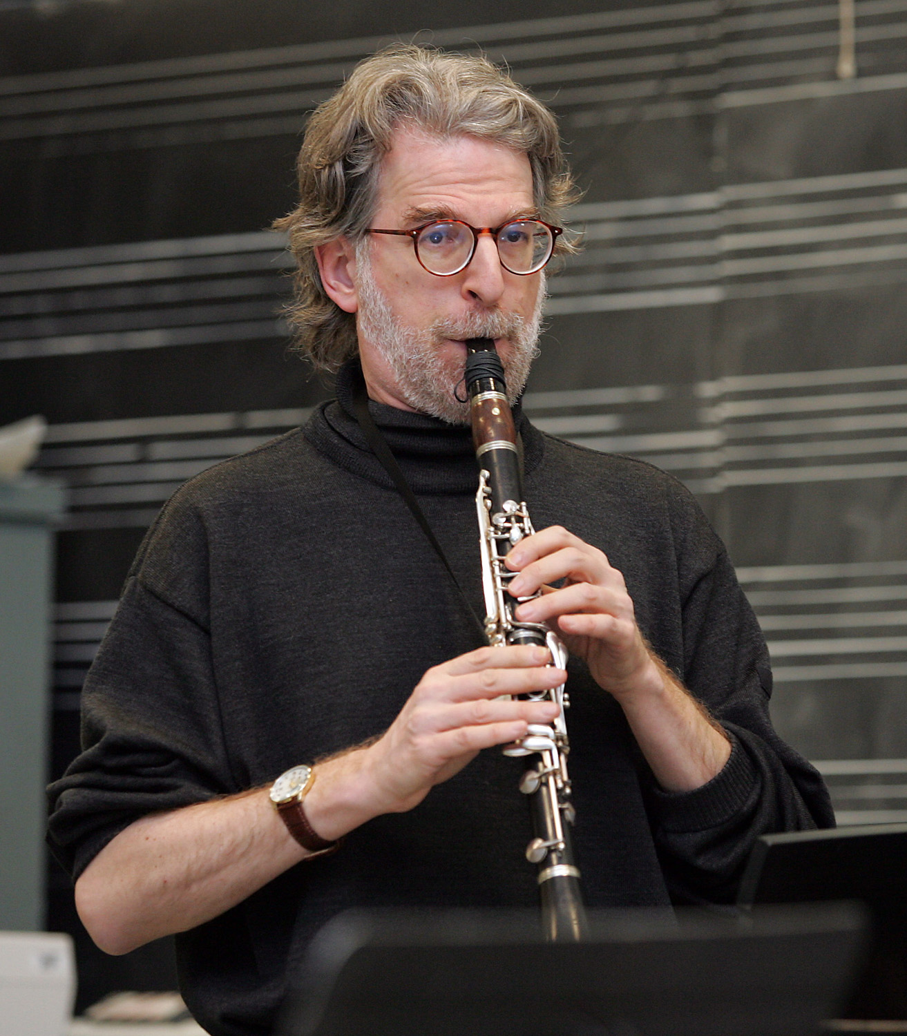 Joel Rubin playing the clarinet