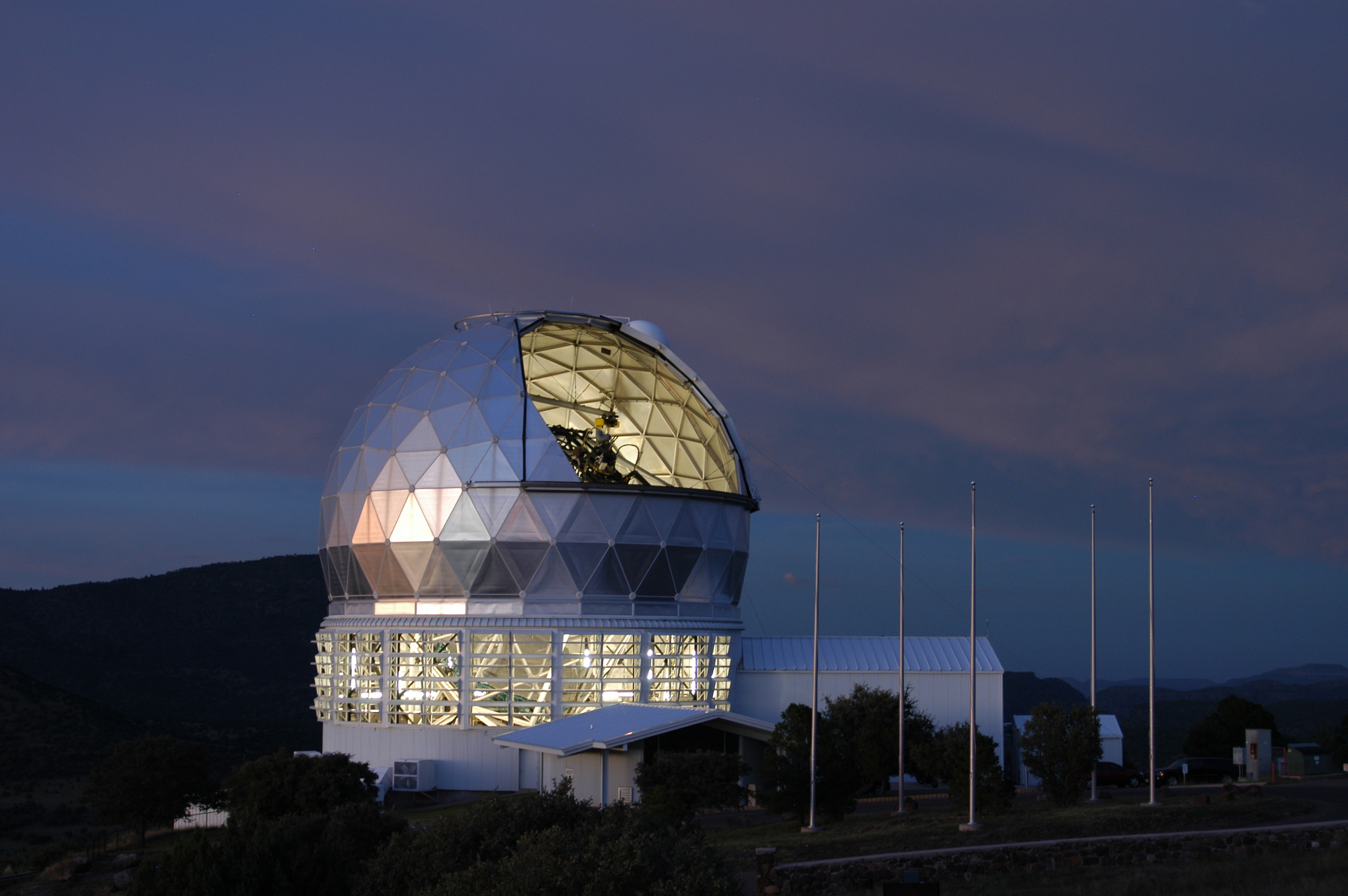 The Hobby-Eberly Telescope at dusk
