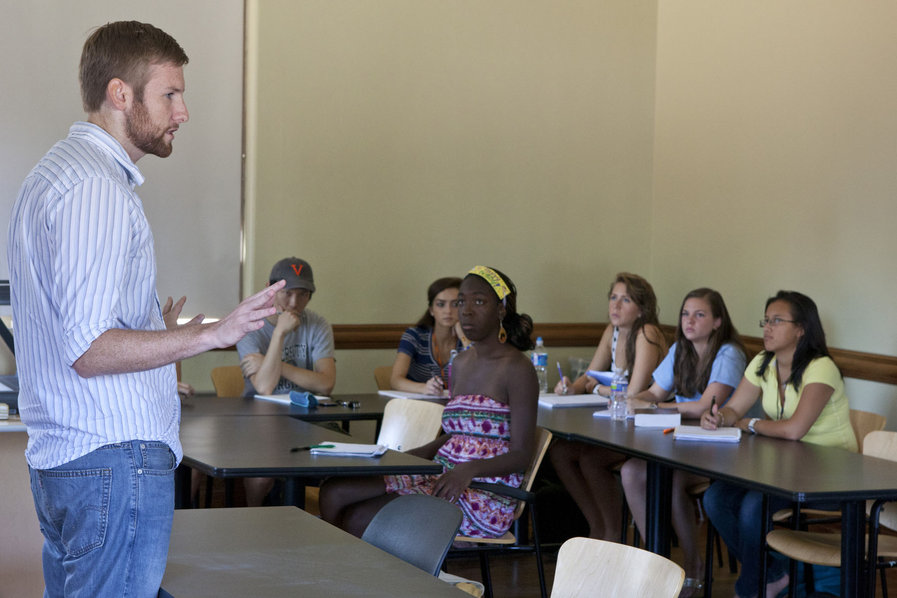 Matt Duncan talking to a class of students