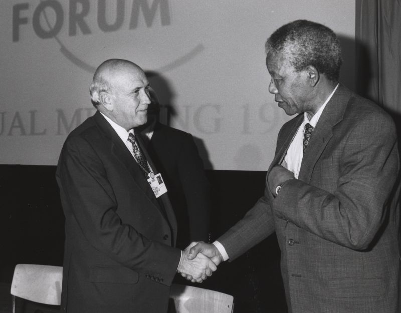 Nelson Mandela shakes F.W. De Klerk's hand