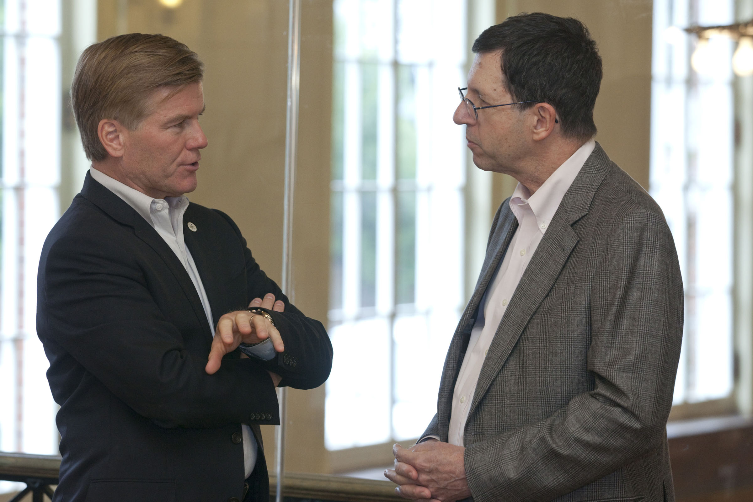 Virginia Governor Bob McDonnell talks with Dean Harry Harding
