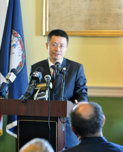 Jerry Zhiyuan Peng speaking at a podium