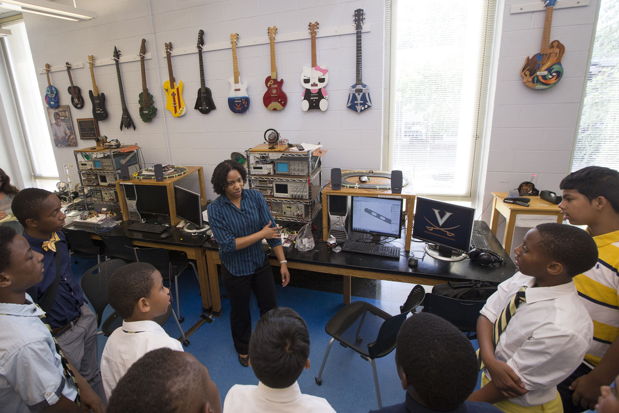 Intern Shunafrica White, center, talks to a group of middle schoolers in the lab