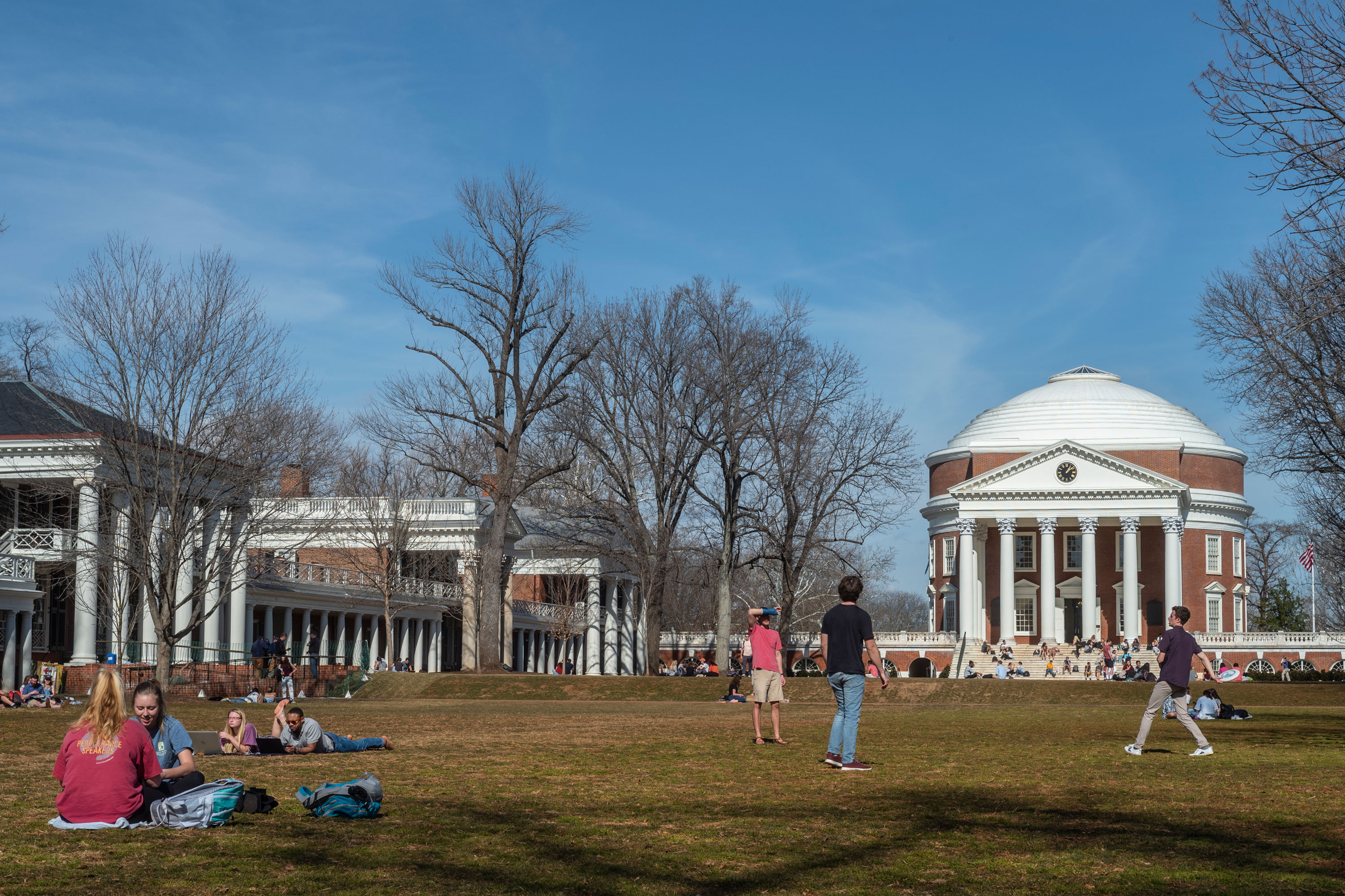 Students hanging out on the Lawn in front of the Rotunda