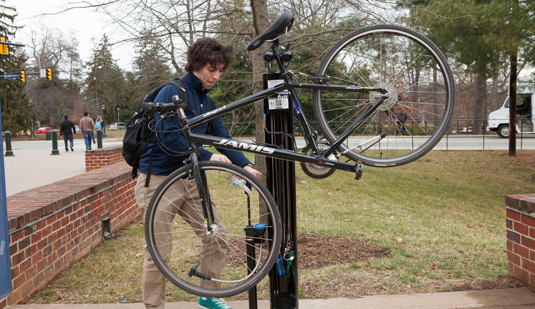 U discount bike station